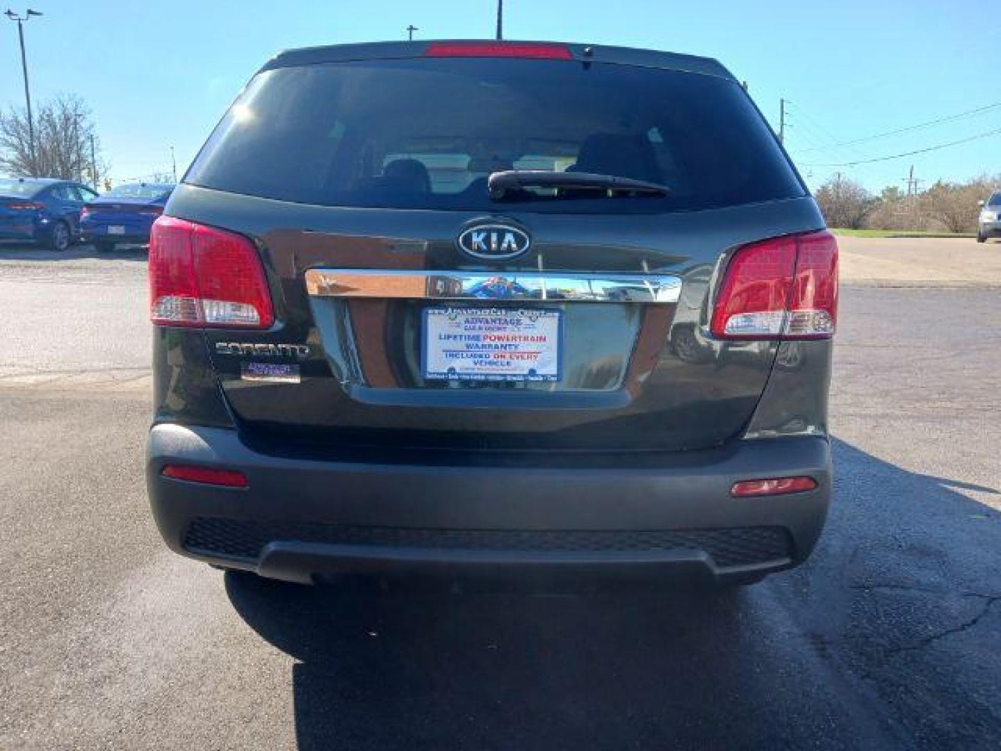 2012 Baltic Blue Kia Sorento LX 2WD (5XYKT3A15CG) with an 2.4L L4 DOHC 16V engine, 6-Speed Automatic transmission, located at 4508 South Dixie Dr, Moraine, OH, 45439, (937) 908-9800, 39.690136, -84.216438 - Photo#5