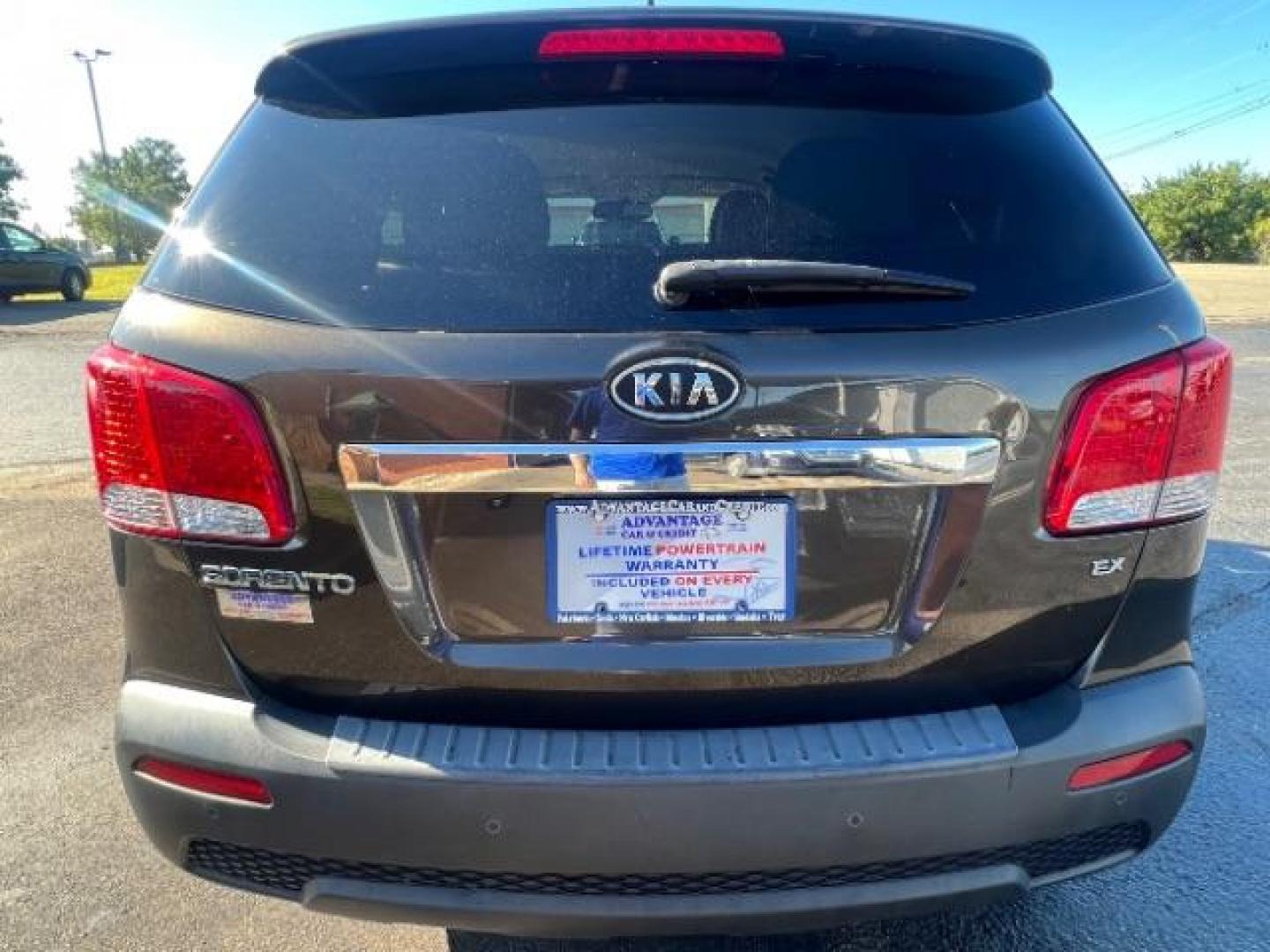 2012 Java Brown Kia Sorento EX 4WD (5XYKUDA68CG) with an 2.4L L4 DOHC 16V engine, 6-Speed Automatic transmission, located at 880 E. National Road, Vandalia, OH, 45377, (937) 908-9800, 39.892189, -84.181015 - Photo#4