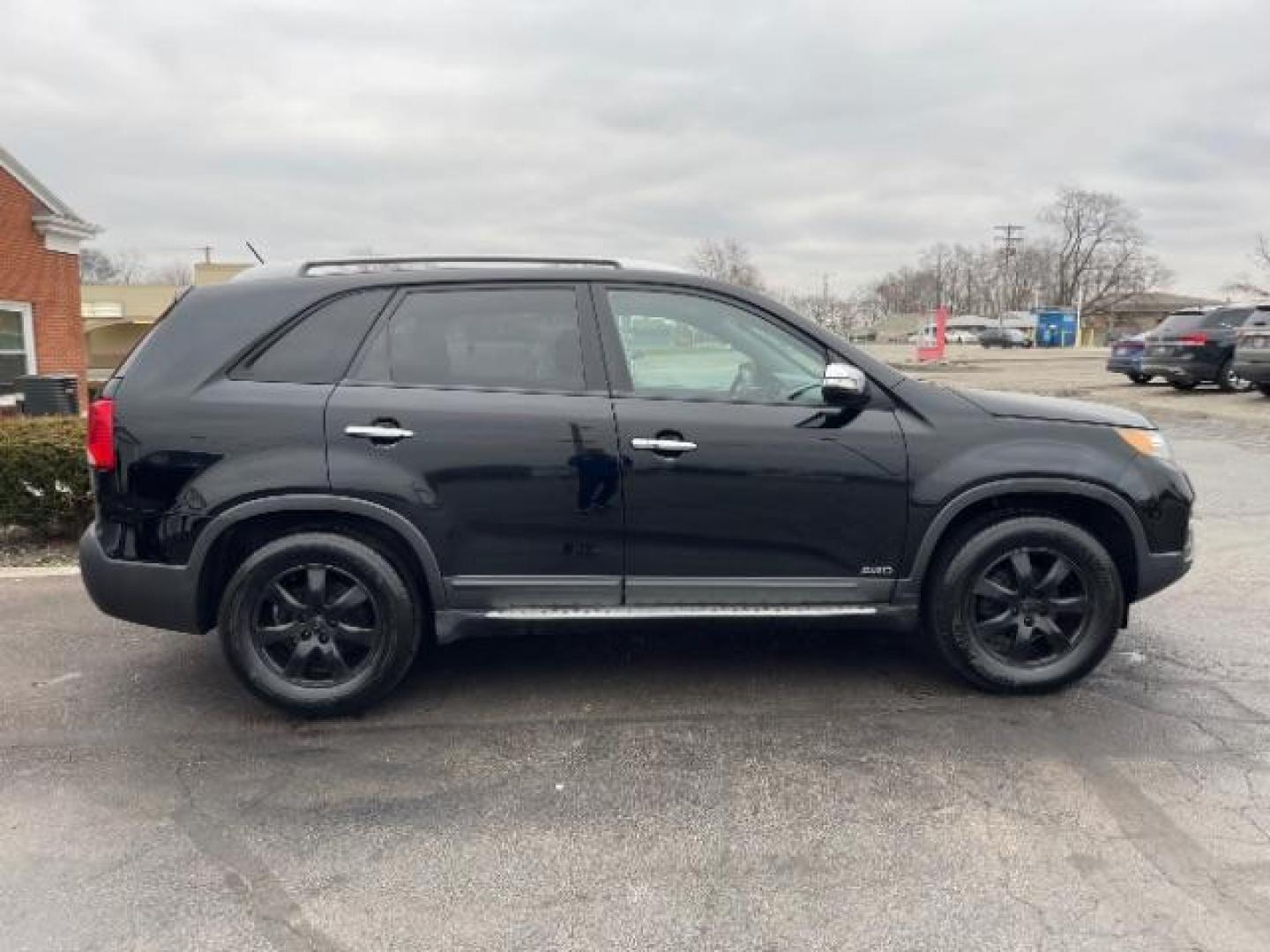 2012 Ebony Black Kia Sorento LX 4WD (5XYKTCA62CG) with an 2.4L L4 DOHC 16V engine, 6-Speed Automatic transmission, located at 4508 South Dixie Dr, Moraine, OH, 45439, (937) 908-9800, 39.690136, -84.216438 - Photo#3