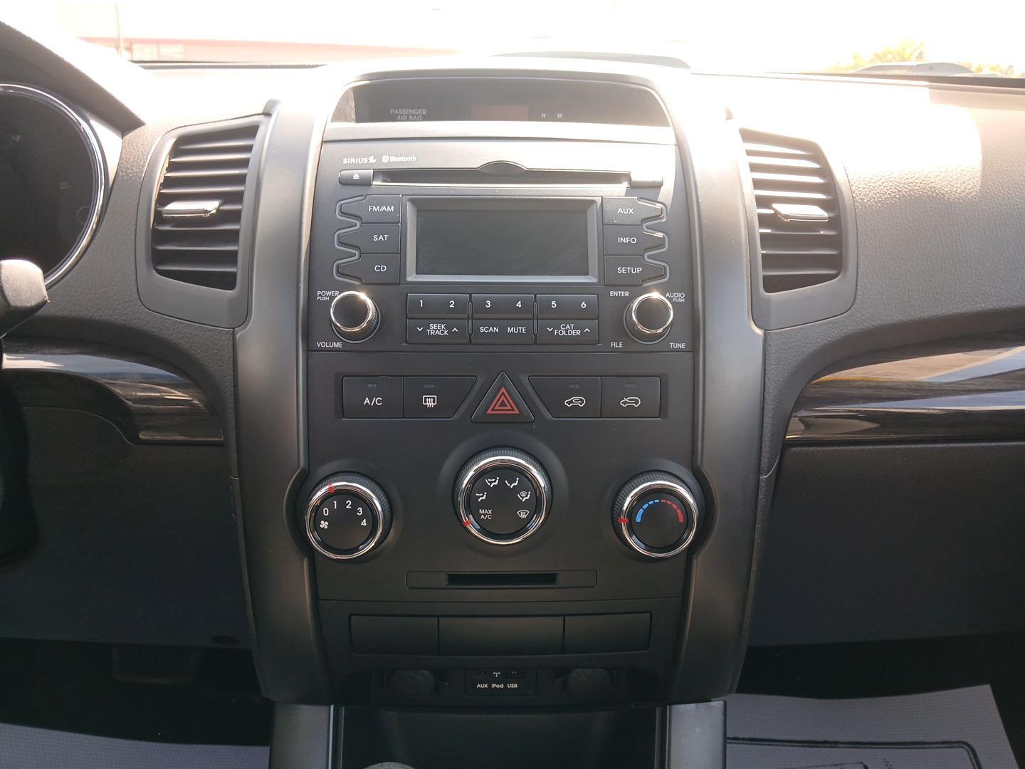 2012 Ebony Black Kia Sorento LX 2WD (5XYKT4A1XCG) with an 2.4L L4 DOHC 16V engine, 6-Speed Automatic transmission, located at 1230 East Main St, Xenia, OH, 45385, (937) 908-9800, 39.687321, -83.910294 - Photo#12