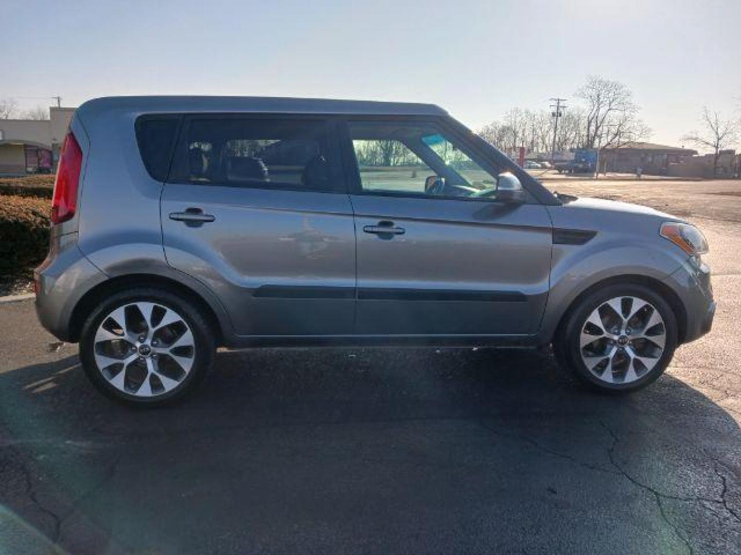 2012 Shadow Metallic Kia Soul ! (KNDJT2A68C7) with an 2.0L L4 DOHC 16V engine, located at 1099 N County Rd 25A, OH, 45373, (937) 908-9800, 40.057079, -84.212883 - Photo#4