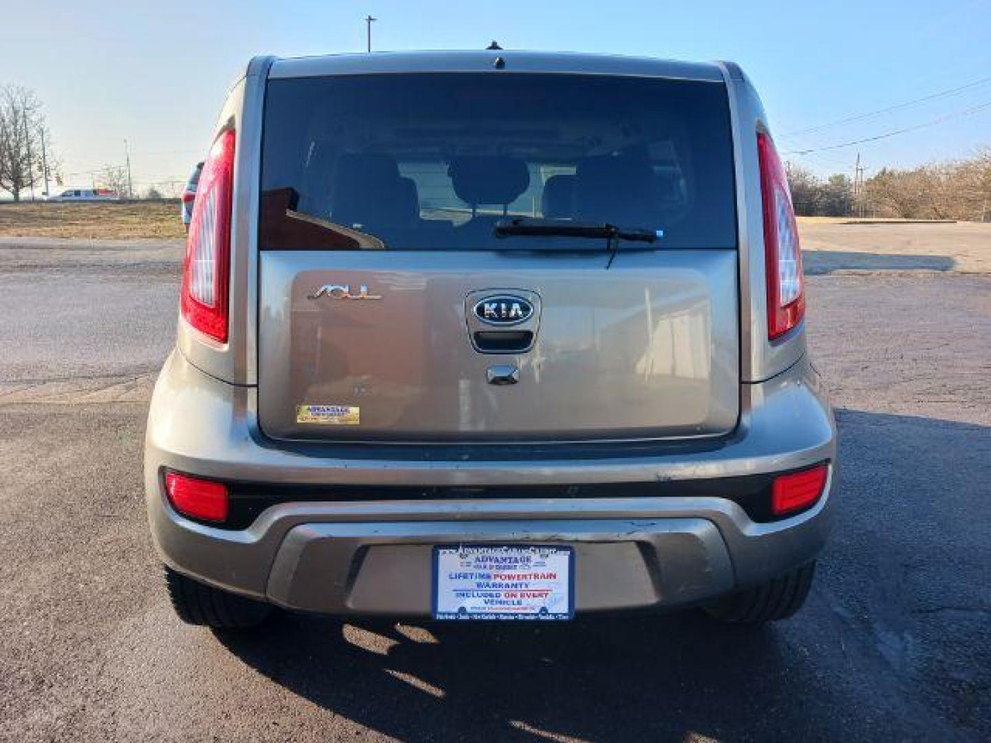 2012 Shadow Metallic Kia Soul ! (KNDJT2A68C7) with an 2.0L L4 DOHC 16V engine, located at 1099 N County Rd 25A, OH, 45373, (937) 908-9800, 40.057079, -84.212883 - Photo#5