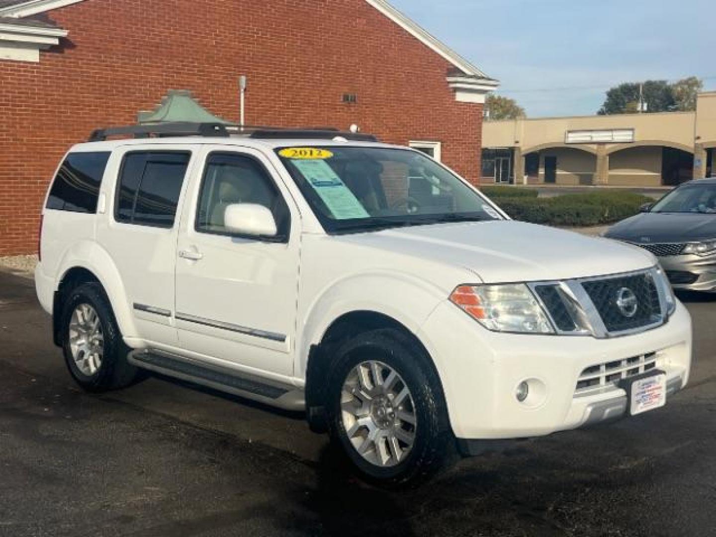 2012 Avalanche Nissan Pathfinder LE 4WD (5N1AR1NB2CC) with an 4.0L V6 DOHC 24V engine, 5-Speed Automatic transmission, located at 1099 N County Rd 25A, OH, 45373, (937) 908-9800, 40.057079, -84.212883 - Photo#0