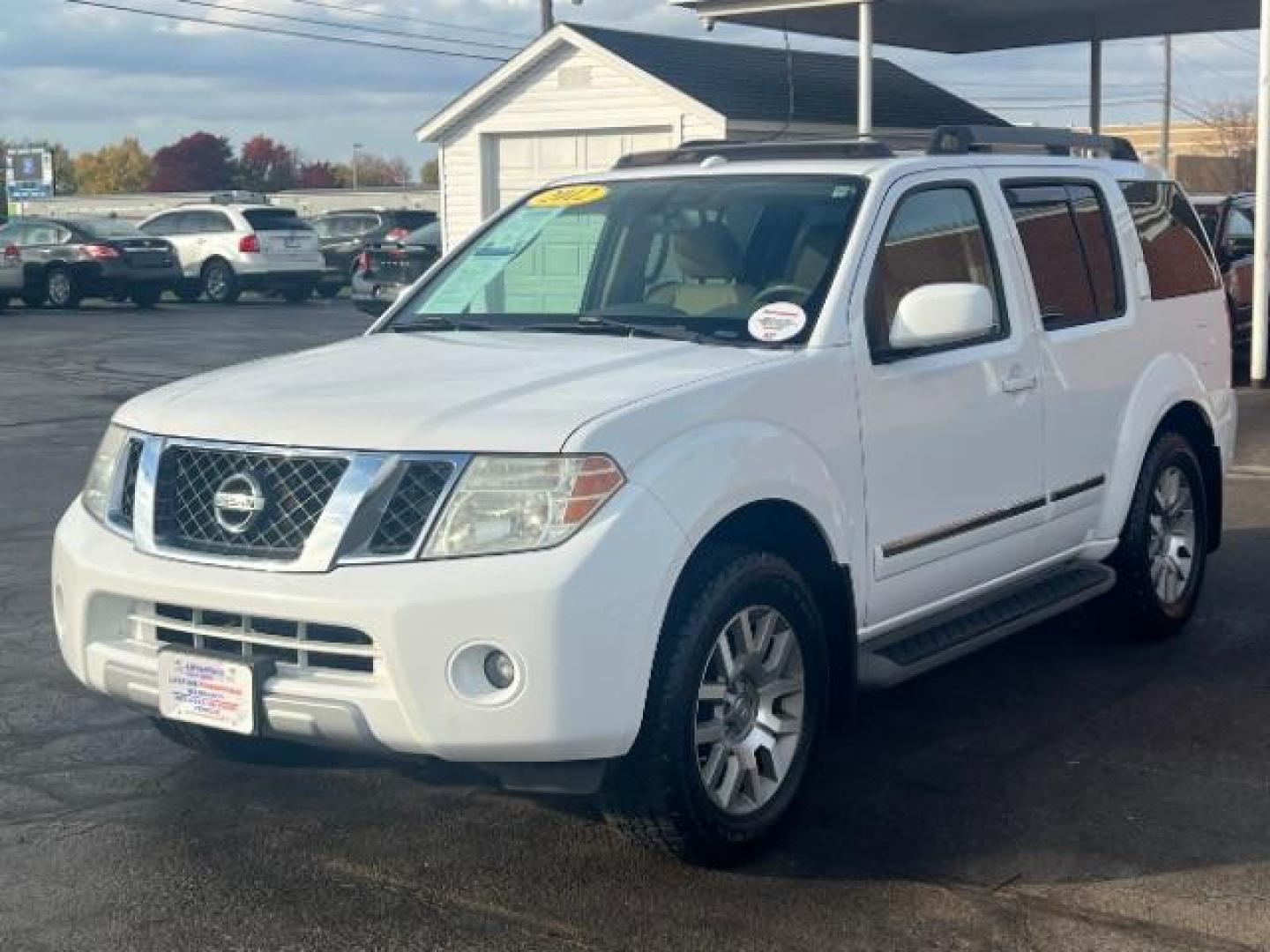 2012 Avalanche Nissan Pathfinder LE 4WD (5N1AR1NB2CC) with an 4.0L V6 DOHC 24V engine, 5-Speed Automatic transmission, located at 1099 N County Rd 25A, OH, 45373, (937) 908-9800, 40.057079, -84.212883 - Photo#2