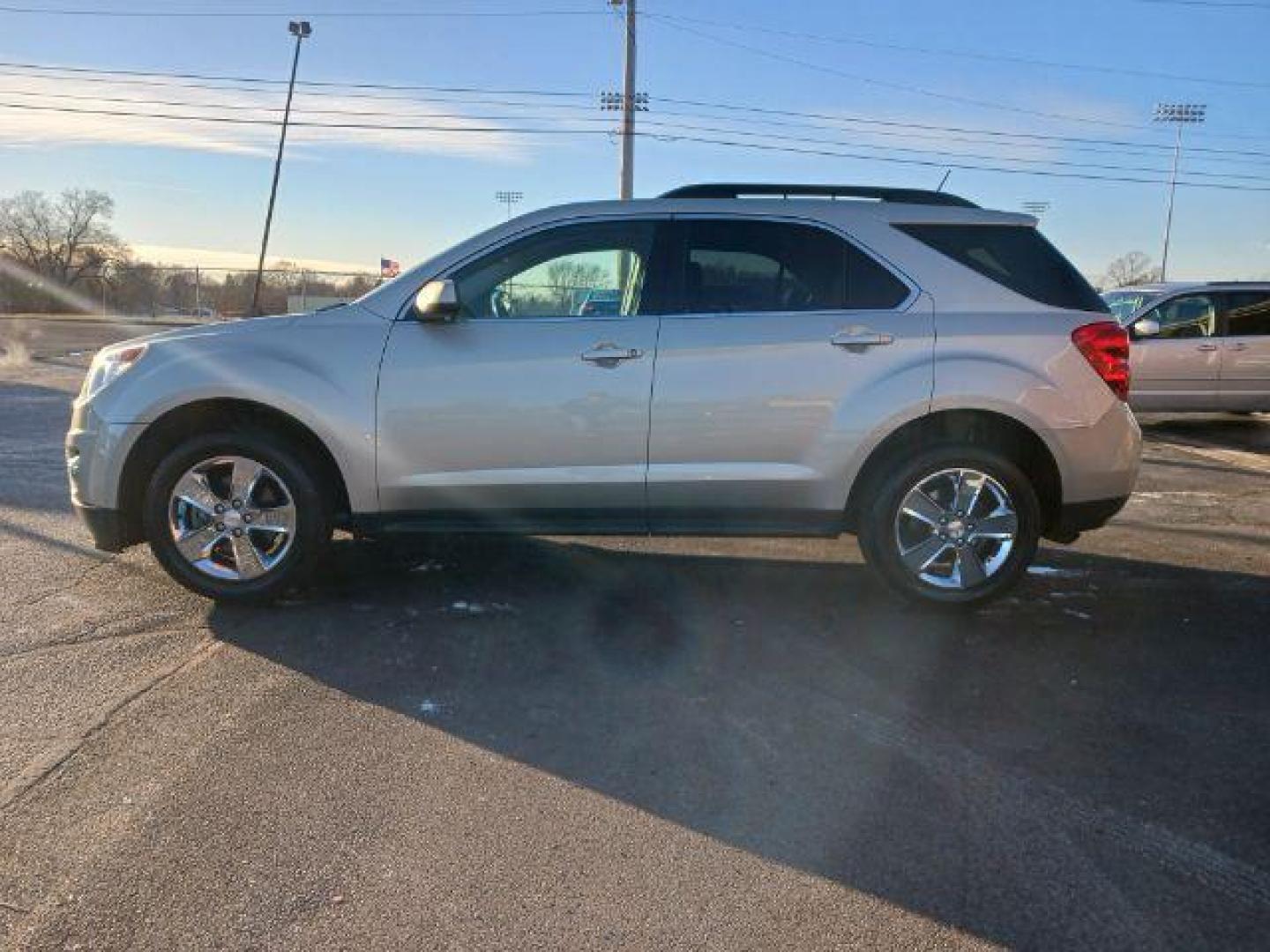 2013 Champagne Silver Metallic Chevrolet Equinox 1LT 2WD (2GNALDEK1D1) with an 2.4L L4 DOHC 16V engine, 6-Speed Automatic transmission, located at 401 Woodman Dr, Riverside, OH, 45431, (937) 908-9800, 39.763779, -84.122063 - Photo#3