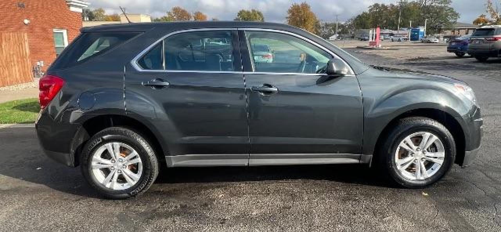 2013 Ashen Gray Metallic Chevrolet Equinox LS 2WD (2GNALBEK5D6) with an 2.4L L4 DOHC 16V engine, 6-Speed Automatic transmission, located at 1951 S Dayton Lakeview Rd., New Carlisle, OH, 45344, (937) 908-9800, 39.890999, -84.050255 - Photo#5