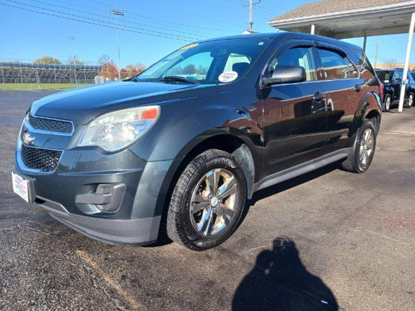 2013 Ashen Gray Metallic Chevrolet Equinox LS 2WD (2GNALBEK6D6) with an 2.4L L4 DOHC 16V engine, 6-Speed Automatic transmission, located at 880 E. National Road, Vandalia, OH, 45377, (937) 908-9800, 39.892189, -84.181015 - Photo#2