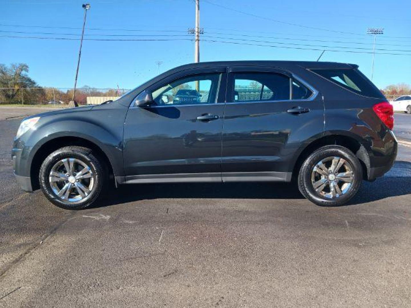 2013 Ashen Gray Metallic Chevrolet Equinox LS 2WD (2GNALBEK6D6) with an 2.4L L4 DOHC 16V engine, 6-Speed Automatic transmission, located at 880 E. National Road, Vandalia, OH, 45377, (937) 908-9800, 39.892189, -84.181015 - Photo#3