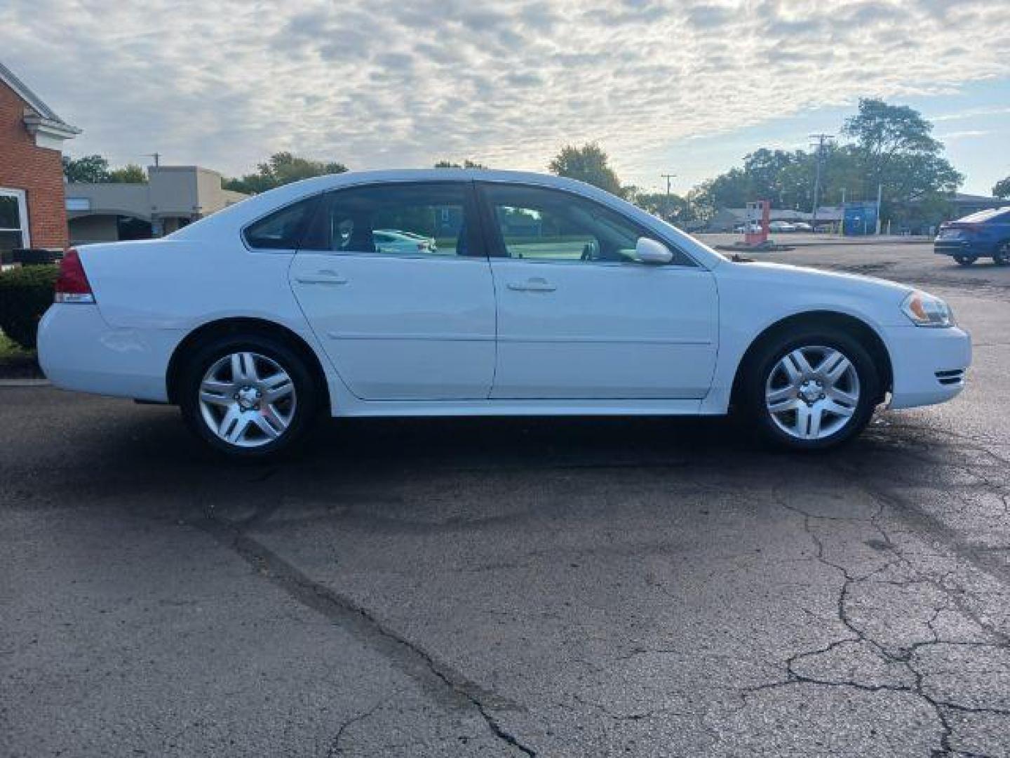 2013 White Chevrolet Impala LT (Fleet) (2G1WG5E34D1) with an 3.6L V6 DOHC 16V FFV engine, 6-Speed Automatic transmission, located at 1099 N County Rd 25A, OH, 45373, (937) 908-9800, 40.057079, -84.212883 - Photo#4