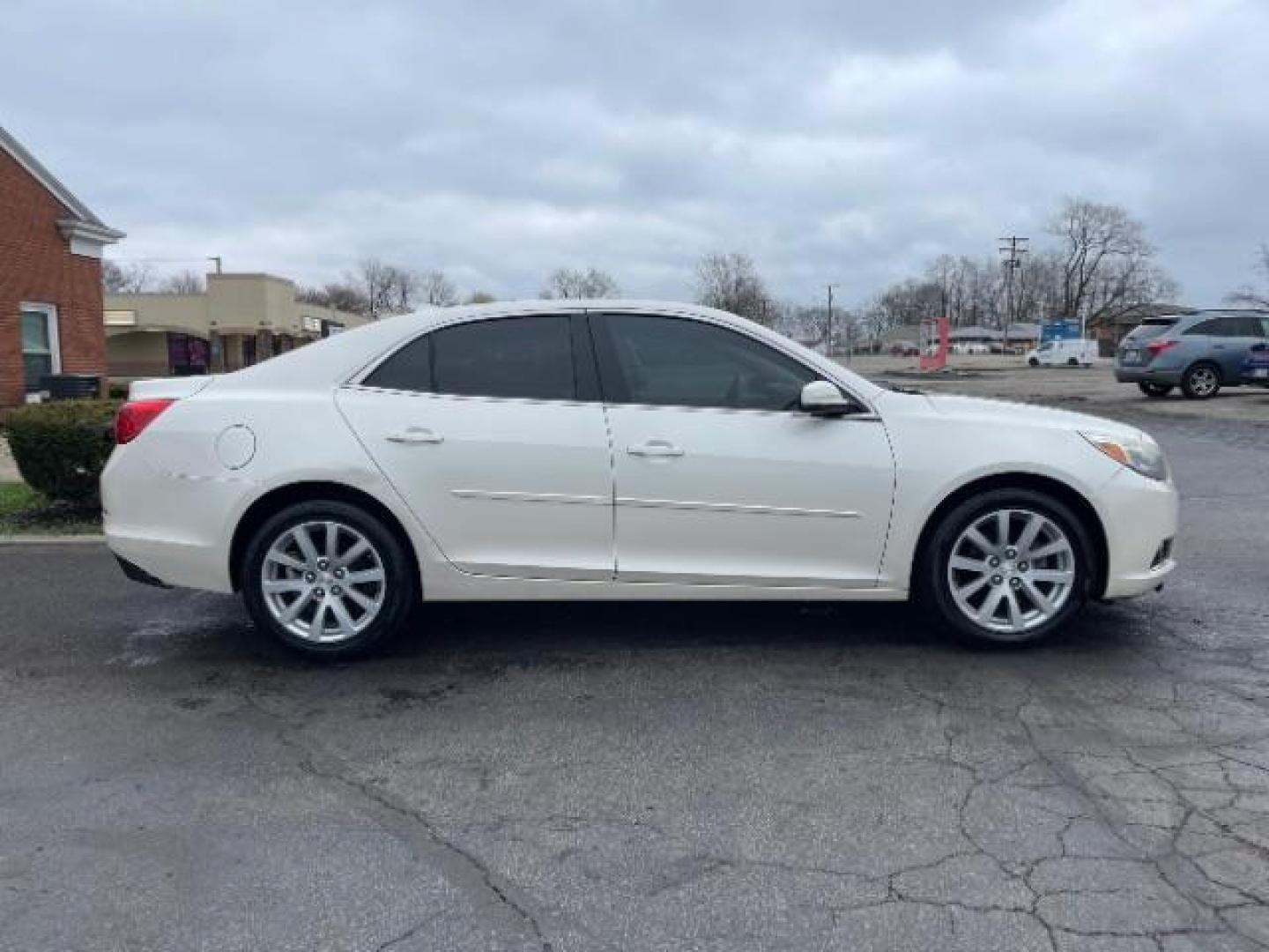 2013 White Diamond Tricoat Chevrolet Malibu 2LT (1G11E5SAXDF) with an 2.5L L4 DOHC 16V engine, 6-Speed Automatic transmission, located at 1099 N County Rd 25A, OH, 45373, (937) 908-9800, 40.057079, -84.212883 - Photo#3