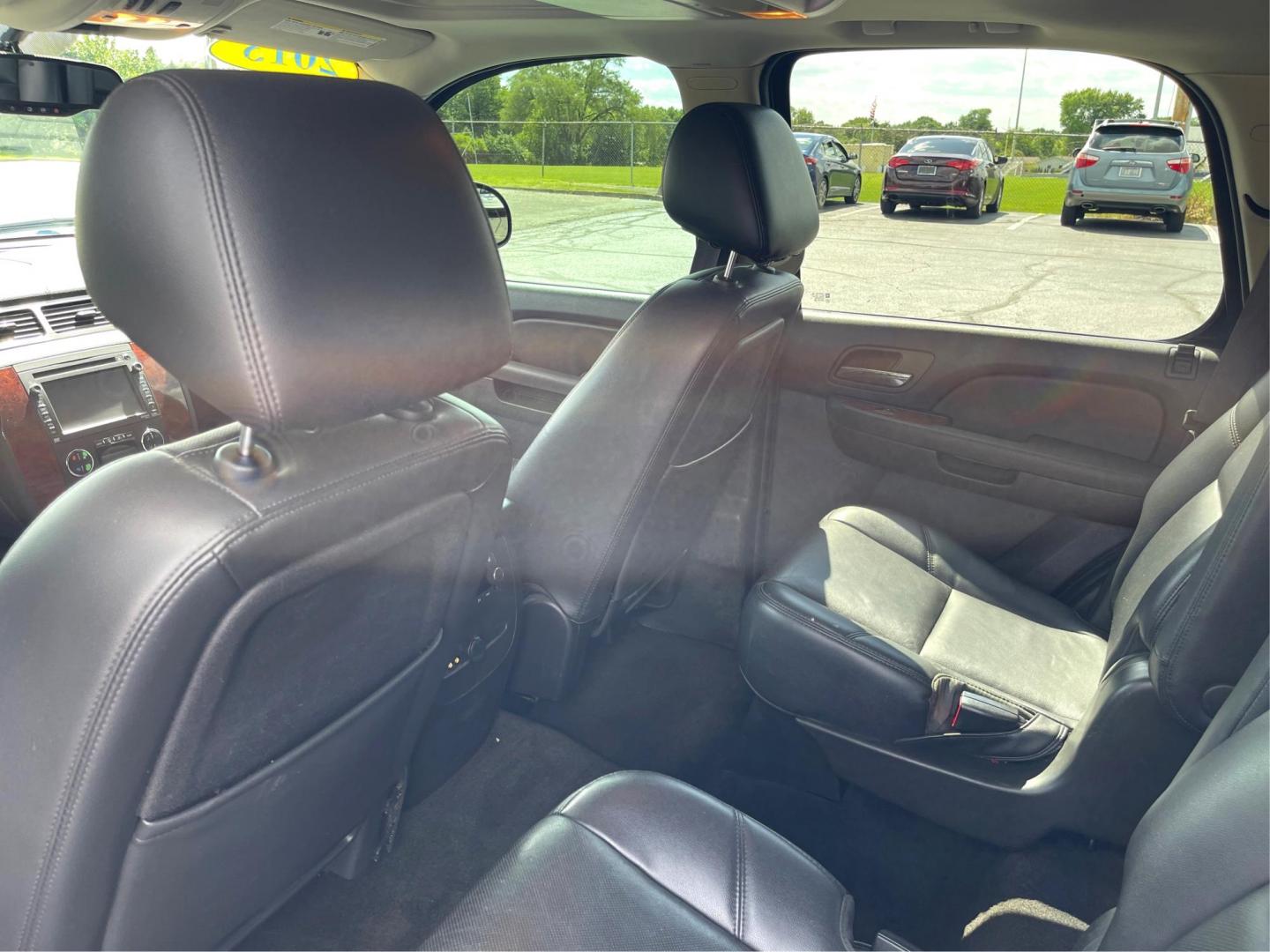 2013 Black Chevrolet Tahoe LTZ 4WD (1GNSKCE07DR) with an 5.3L V8 OHV 16V FFV engine, 6-Speed Automatic transmission, located at 1230 East Main St, Xenia, OH, 45385, (937) 908-9800, 39.687321, -83.910294 - Photo#9