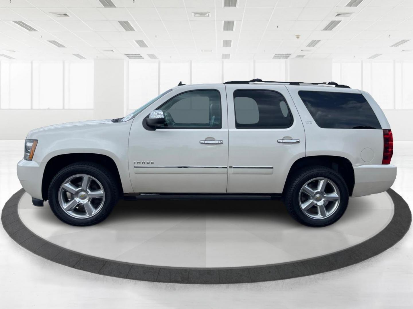 2013 Chevrolet Tahoe LTZ 4WD (1GNSKCE06DR) with an 5.3L V8 OHV 16V FFV engine, 6-Speed Automatic transmission, located at 401 Woodman Dr, Riverside, OH, 45431, (937) 908-9800, 39.760899, -84.123421 - Third Row - Photo#5