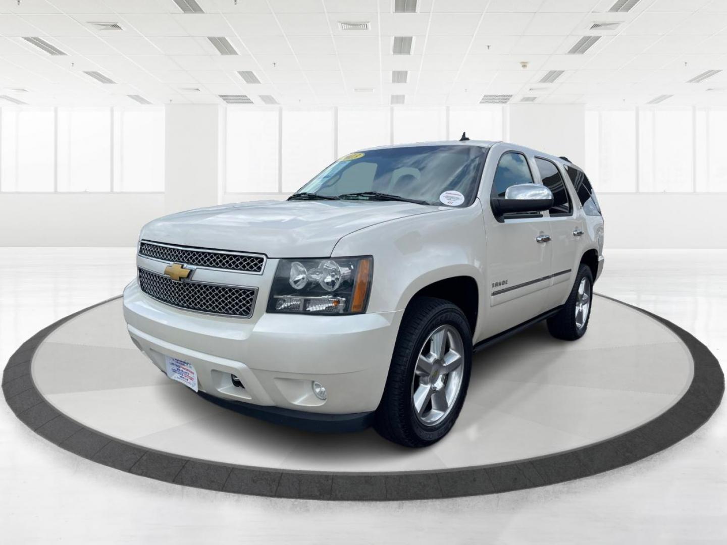 2013 Chevrolet Tahoe LTZ 4WD (1GNSKCE06DR) with an 5.3L V8 OHV 16V FFV engine, 6-Speed Automatic transmission, located at 401 Woodman Dr, Riverside, OH, 45431, (937) 908-9800, 39.760899, -84.123421 - Third Row - Photo#7