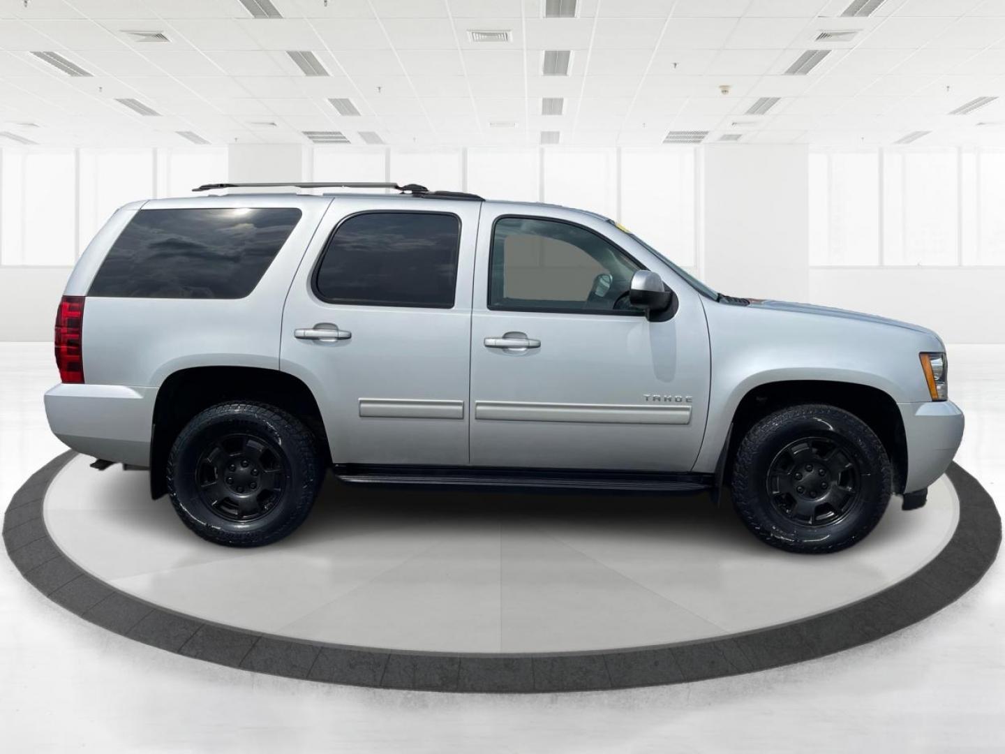 2013 Silver Ice Metallic Chevrolet Tahoe (1GNSKAE04DR) with an 5.3L V8 OHV 16V FFV engine, 6-Speed Automatic transmission, located at 1951 S Dayton Lakeview Rd., New Carlisle, OH, 45344, (937) 908-9800, 39.890999, -84.050255 - Photo#1