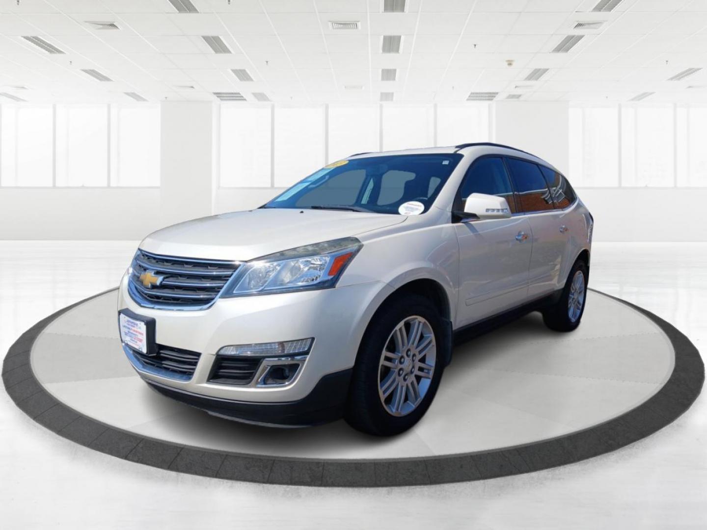 2013 White Chevrolet Traverse 1LT AWD (1GNKVGKD4DJ) with an 3.6L V6 DOHC 24V engine, 6-Speed Automatic transmission, located at 401 Woodman Dr, Riverside, OH, 45431, (937) 908-9800, 39.763779, -84.122063 - Photo#7