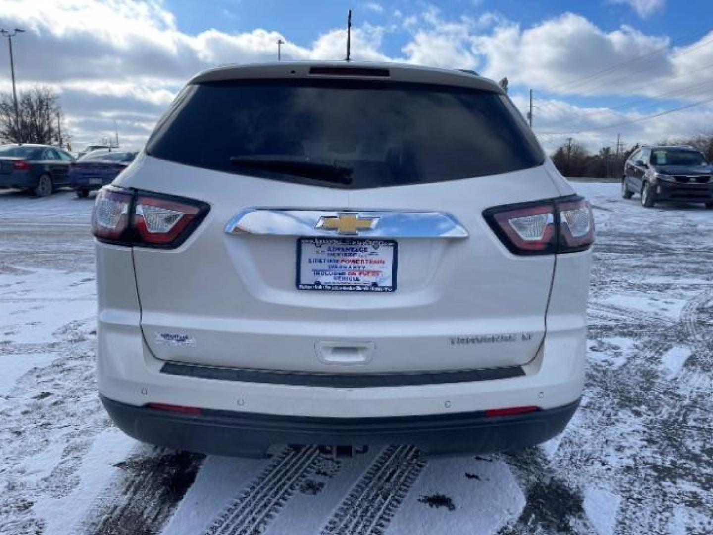 2013 White Diamond Tricoat Chevrolet Traverse 2LT FWD (1GNKRJKD1DJ) with an 3.6L V6 DOHC 24V engine, 6-Speed Automatic transmission, located at 1184 Kauffman Ave, Fairborn, OH, 45324, (937) 908-9800, 39.807365, -84.029114 - Photo#2