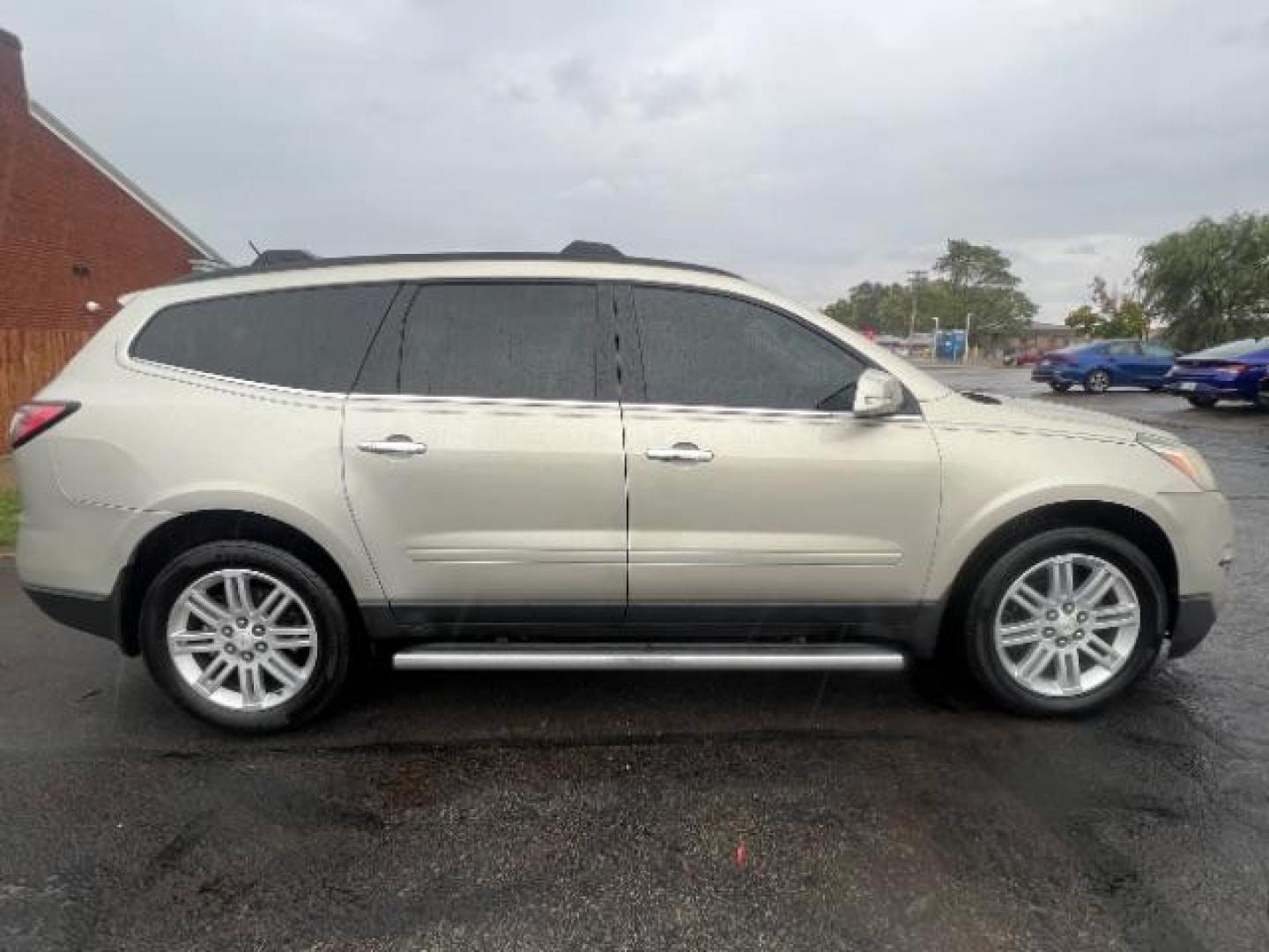 2013 Champagne Silver Metallic Chevrolet Traverse 1LT FWD (1GNKRGKD7DJ) with an 3.6L V6 DOHC 24V engine, 6-Speed Automatic transmission, located at 1230 East Main St, Xenia, OH, 45385, (937) 908-9800, 39.687321, -83.910294 - Third Row - Photo#5