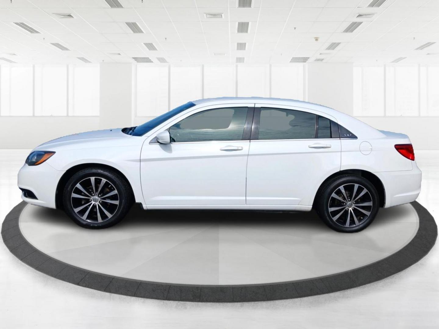 2013 Bright White Chrysler 200 Touring (1C3CCBBBXDN) with an 2.4L L4 DOHC 16V engine, 6-Speed Automatic transmission, located at 1951 S Dayton Lakeview Rd., New Carlisle, OH, 45344, (937) 908-9800, 39.890999, -84.050255 - Photo#5