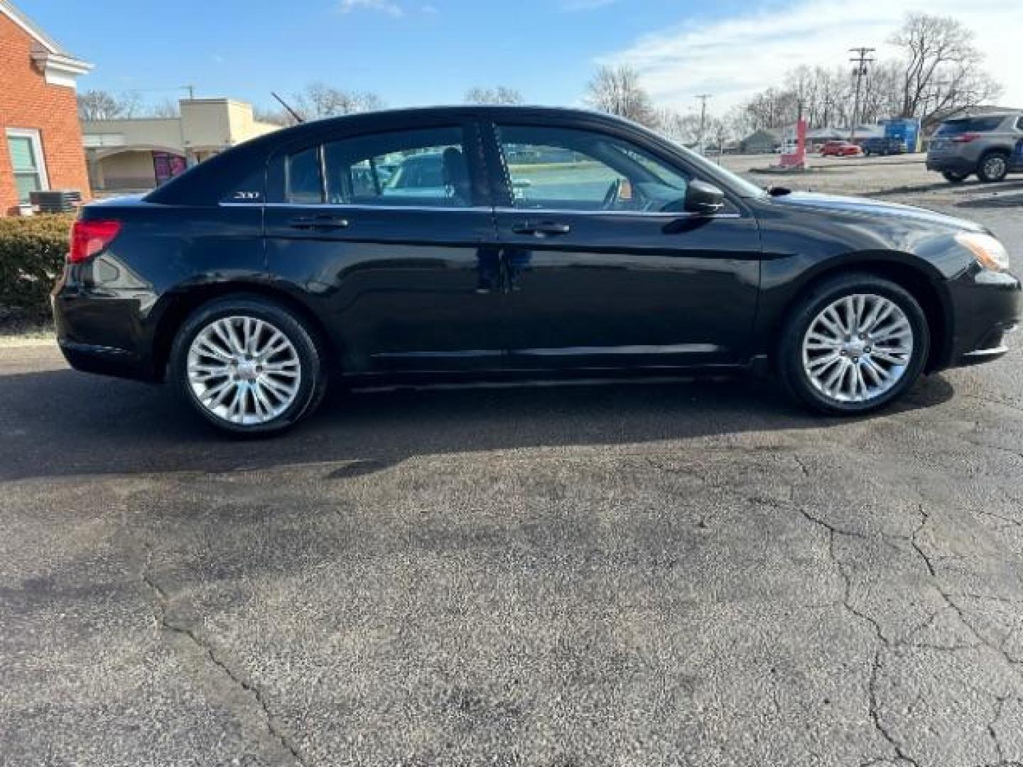 2013 Black Chrysler 200 LX (1C3CCBABXDN) with an 2.4L L4 DOHC 16V engine, 6-Speed Automatic transmission, located at 1951 S Dayton Lakeview Rd., New Carlisle, OH, 45344, (937) 908-9800, 39.890999, -84.050255 - Photo#5