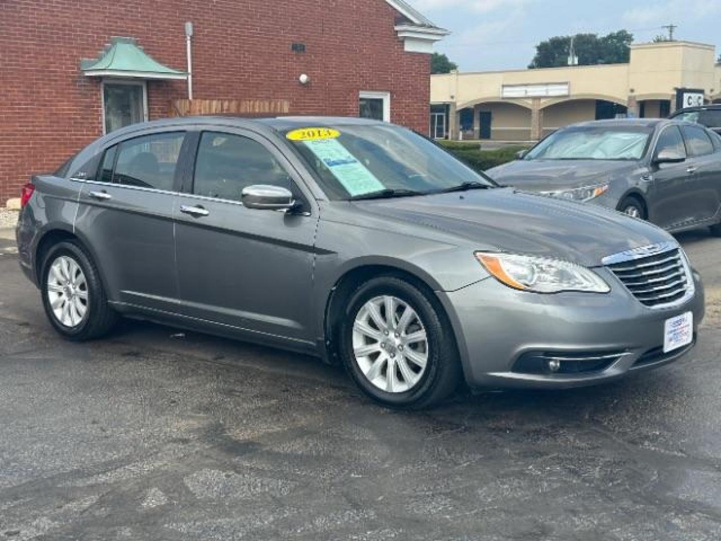 2013 Tungsten Metallic Chrysler 200 Limited (1C3CCBCG3DN) with an 3.6L V6 DOHC 24V FFV engine, 6-Speed Automatic transmission, located at 1230 East Main St, Xenia, OH, 45385, (937) 908-9800, 39.687321, -83.910294 - Photo#0