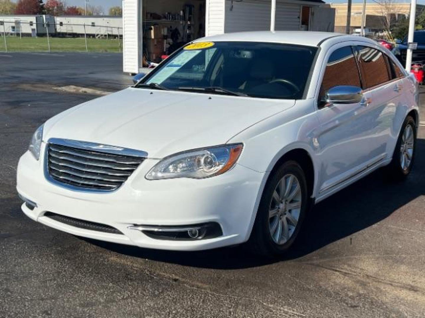 2013 Bright White Chrysler 200 Limited (1C3CCBCG9DN) with an 3.6L V6 DOHC 24V FFV engine, 6-Speed Automatic transmission, located at 1184 Kauffman Ave, Fairborn, OH, 45324, (937) 908-9800, 39.807365, -84.029114 - Photo#2