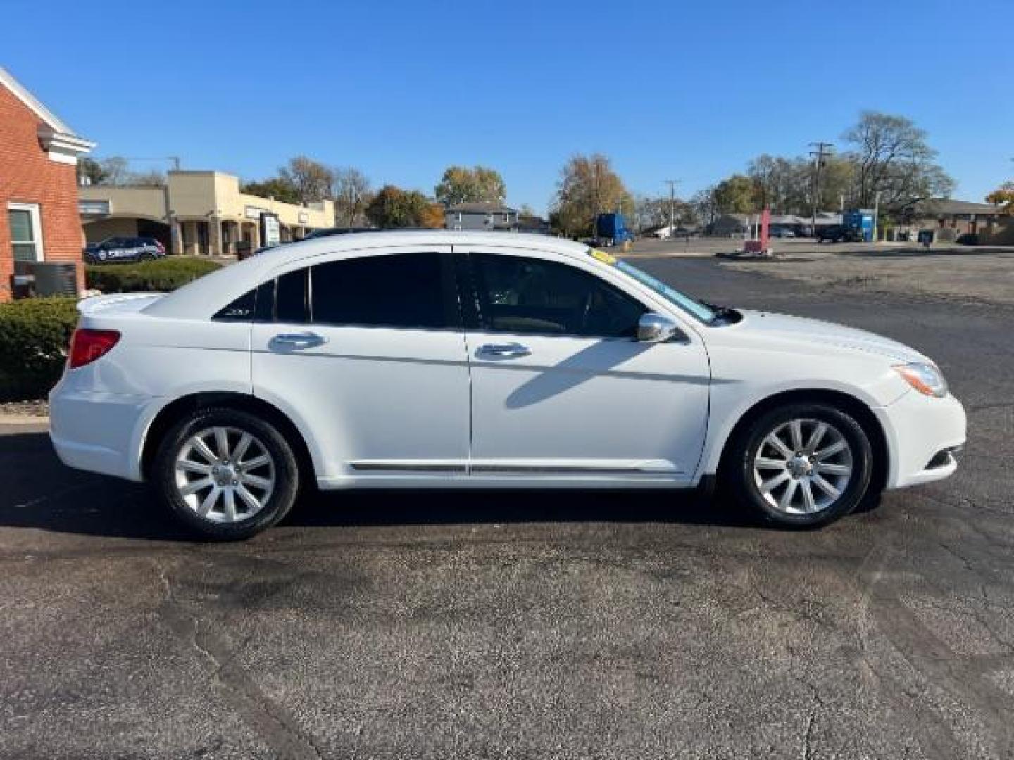 2013 Bright White Chrysler 200 Limited (1C3CCBCG9DN) with an 3.6L V6 DOHC 24V FFV engine, 6-Speed Automatic transmission, located at 1184 Kauffman Ave, Fairborn, OH, 45324, (937) 908-9800, 39.807365, -84.029114 - Photo#5