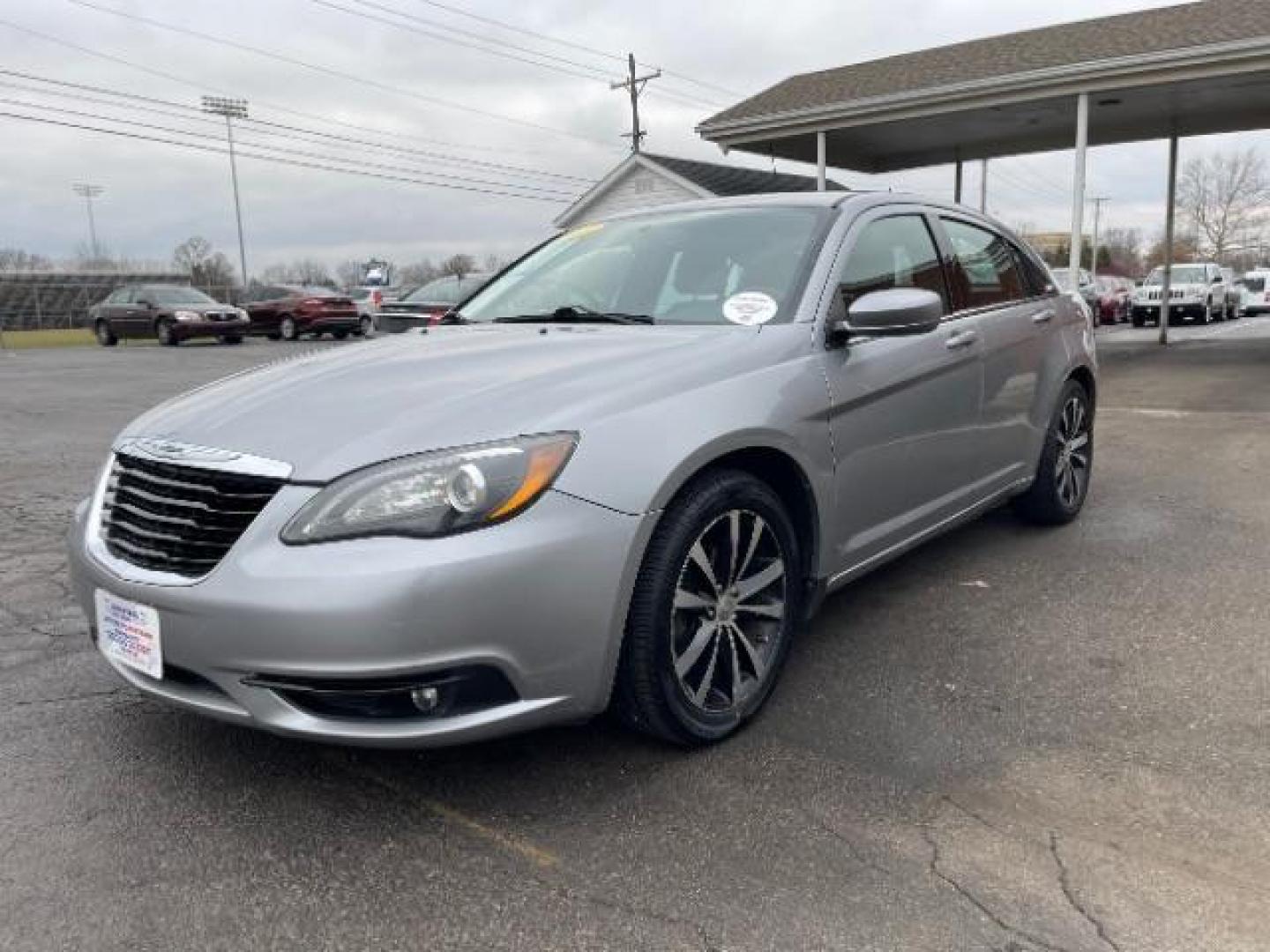 2013 Billet Silver Metallic Chrysler 200 Limited (1C3CCBCG5DN) with an 3.6L V6 DOHC 24V FFV engine, 6-Speed Automatic transmission, located at 401 Woodman Dr, Riverside, OH, 45431, (937) 908-9800, 39.763779, -84.122063 - Photo#1