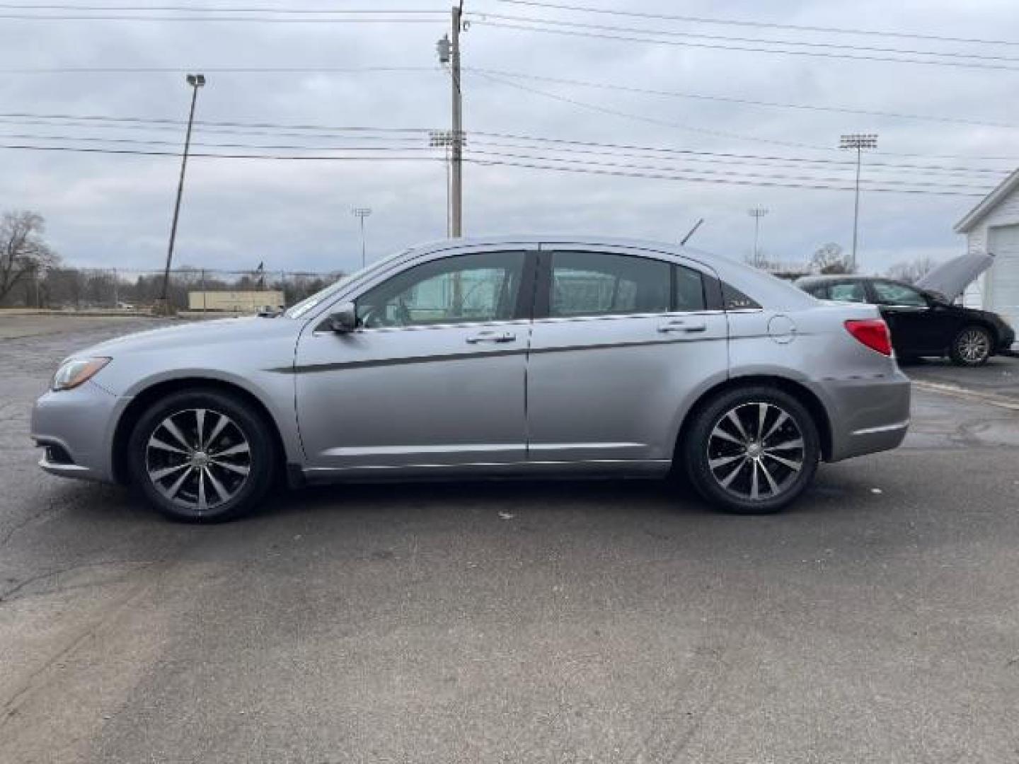 2013 Billet Silver Metallic Chrysler 200 Limited (1C3CCBCG5DN) with an 3.6L V6 DOHC 24V FFV engine, 6-Speed Automatic transmission, located at 401 Woodman Dr, Riverside, OH, 45431, (937) 908-9800, 39.763779, -84.122063 - Photo#2