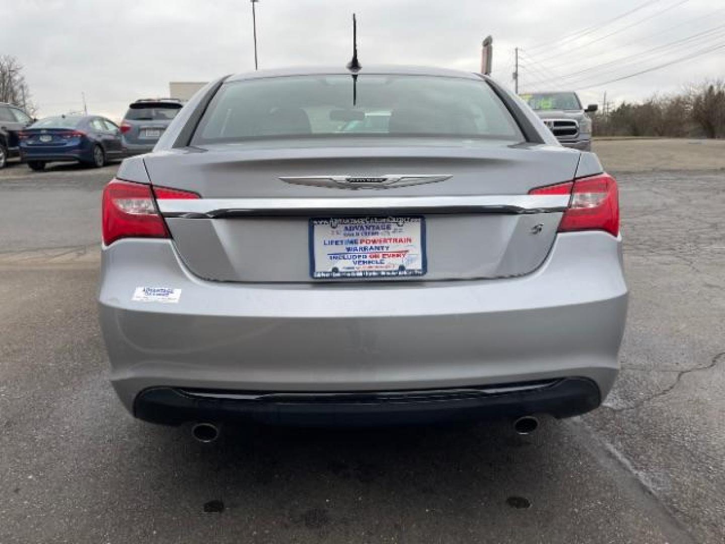 2013 Billet Silver Metallic Chrysler 200 Limited (1C3CCBCG5DN) with an 3.6L V6 DOHC 24V FFV engine, 6-Speed Automatic transmission, located at 401 Woodman Dr, Riverside, OH, 45431, (937) 908-9800, 39.763779, -84.122063 - Photo#4