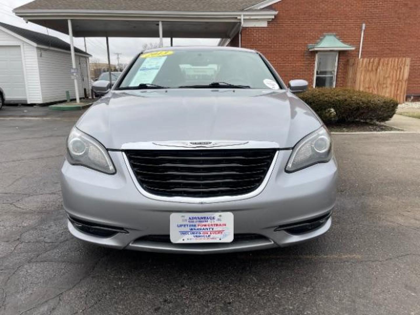 2013 Billet Silver Metallic Chrysler 200 Limited (1C3CCBCG5DN) with an 3.6L V6 DOHC 24V FFV engine, 6-Speed Automatic transmission, located at 401 Woodman Dr, Riverside, OH, 45431, (937) 908-9800, 39.763779, -84.122063 - Photo#5