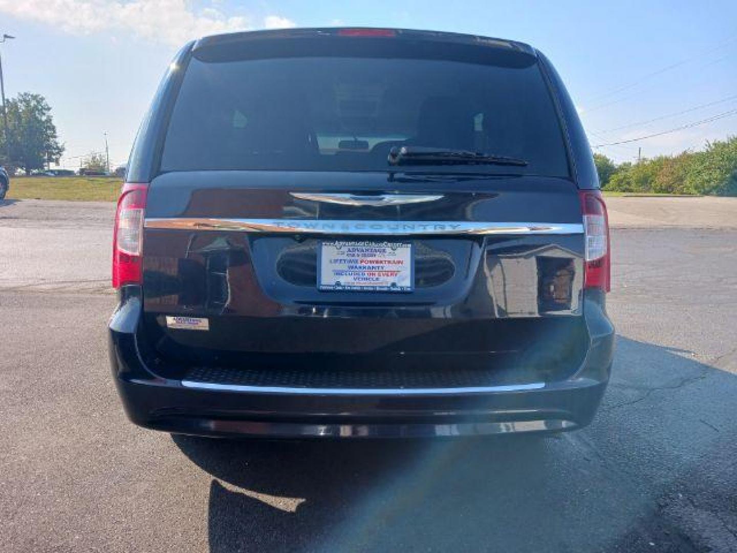 2013 True Blue Pearl Chrysler Town and Country Touring (2C4RC1BG6DR) with an 3.6L V6 DOHC 24V engine, 6-Speed Automatic transmission, located at 1184 Kauffman Ave, Fairborn, OH, 45324, (937) 908-9800, 39.807365, -84.029114 - Photo#5