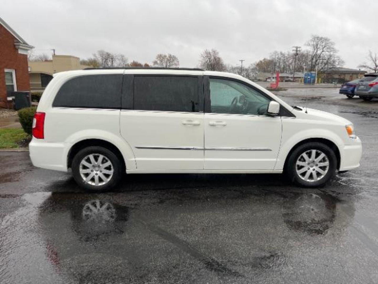 2013 Stone White Chrysler Town and Country Touring (2C4RC1BG7DR) with an 3.6L V6 DOHC 24V engine, 6-Speed Automatic transmission, located at 401 Woodman Dr, Riverside, OH, 45431, (937) 908-9800, 39.763779, -84.122063 - Photo#4