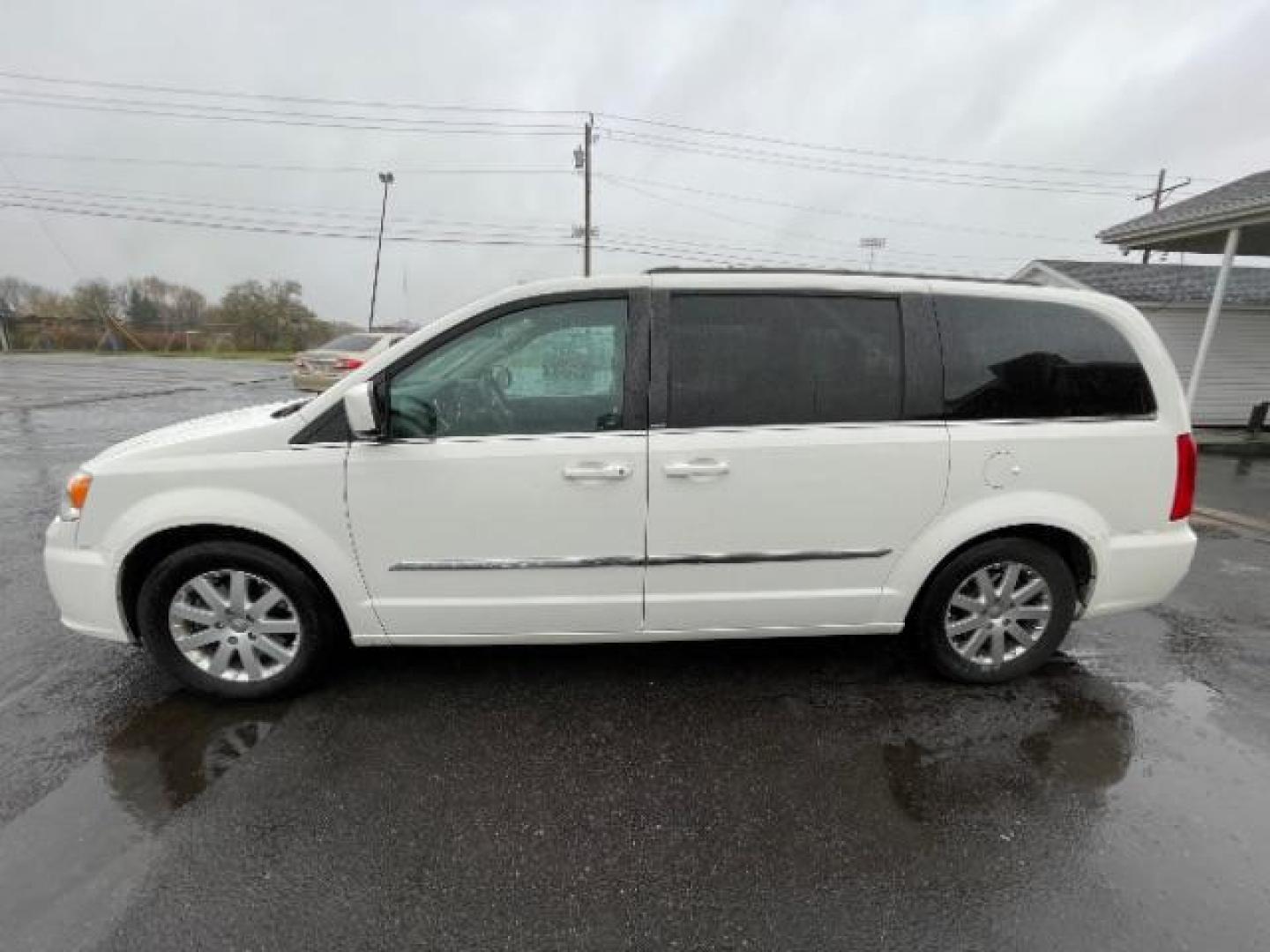 2013 Stone White Chrysler Town and Country Touring (2C4RC1BG7DR) with an 3.6L V6 DOHC 24V engine, 6-Speed Automatic transmission, located at 401 Woodman Dr, Riverside, OH, 45431, (937) 908-9800, 39.763779, -84.122063 - Photo#5