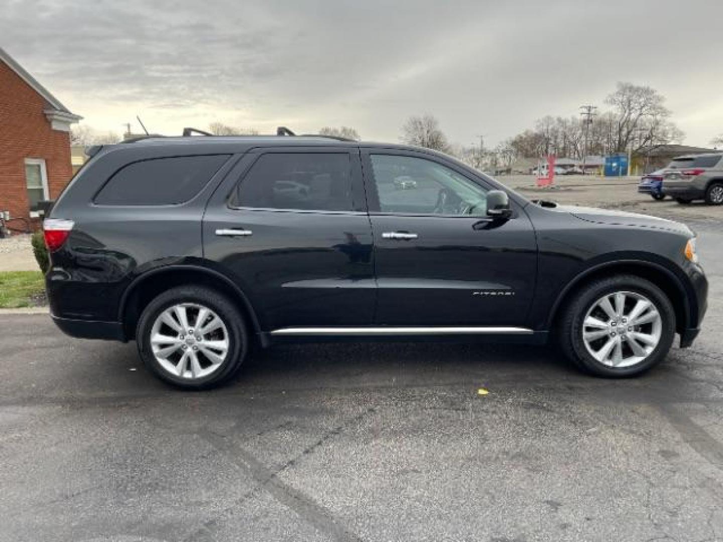 2013 Brilliant Black Crystal Pearl Dodge Durango Crew AWD (1C4RDJDG4DC) with an 3.6L V6 DOHC 24V engine, 5-Speed Automatic transmission, located at 1184 Kauffman Ave, Fairborn, OH, 45324, (937) 908-9800, 39.807365, -84.029114 - Photo#2