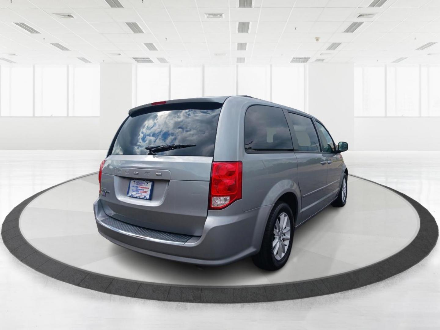 2013 Maximum Steel Metallic Dodge Grand Caravan SXT (2C4RDGCGXDR) with an 3.6L V6 DOHC 24V engine, 6-Speed Automatic transmission, located at 1230 East Main St, Xenia, OH, 45385, (937) 908-9800, 39.687321, -83.910294 - Photo#2