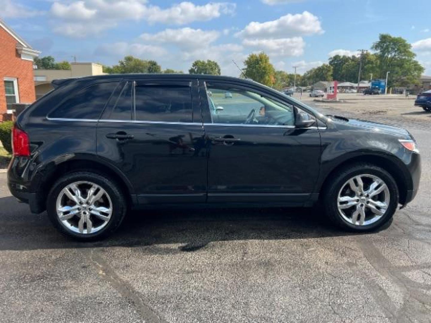 2013 Tuxedo Black Metallic Ford Edge Limited AWD (2FMDK4KC4DB) with an 3.5L V6 DOHC 24V engine, 6-Speed Automatic transmission, located at 1951 S Dayton Lakeview Rd., New Carlisle, OH, 45344, (937) 908-9800, 39.890999, -84.050255 - Photo#5