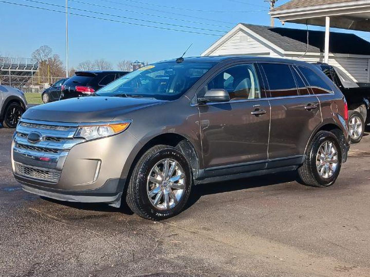 2013 Ginger Ale Metallic Ford Edge Limited FWD (2FMDK3KCXDB) with an 3.5L V6 DOHC 24V engine, 6-Speed Automatic transmission, located at 880 E. National Road, Vandalia, OH, 45377, (937) 908-9800, 39.892189, -84.181015 - Photo#2