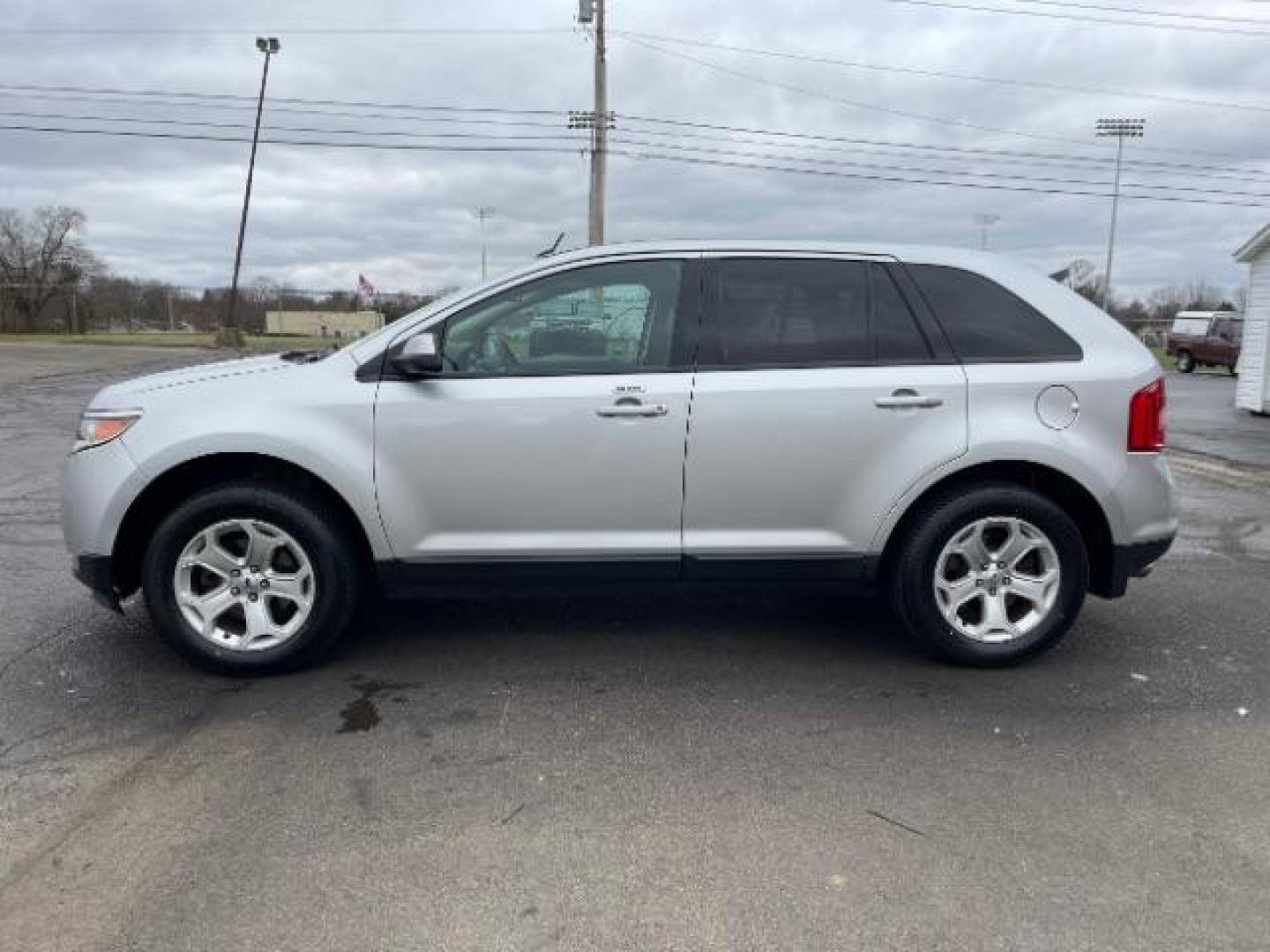 2013 Ingot Silver Metallic Ford Edge SEL AWD (2FMDK4JC9DB) with an 3.5L V6 DOHC 24V engine, 6-Speed Automatic transmission, located at 1099 N County Rd 25A, OH, 45373, (937) 908-9800, 40.057079, -84.212883 - Photo#2