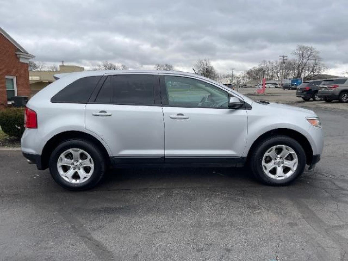 2013 Ingot Silver Metallic Ford Edge SEL AWD (2FMDK4JC9DB) with an 3.5L V6 DOHC 24V engine, 6-Speed Automatic transmission, located at 1099 N County Rd 25A, OH, 45373, (937) 908-9800, 40.057079, -84.212883 - Photo#3