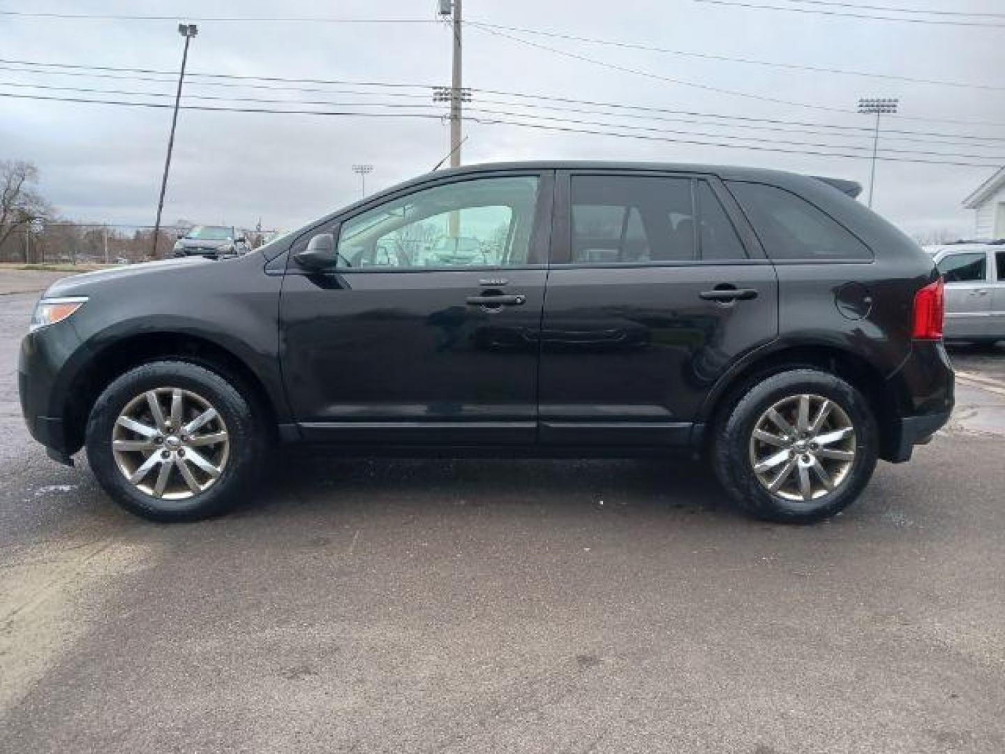 2013 Tuxedo Black Metallic Ford Edge SEL AWD (2FMDK4JC4DB) with an 3.5L V6 DOHC 24V engine, 6-Speed Automatic transmission, located at 880 E. National Road, Vandalia, OH, 45377, (937) 908-9800, 39.892189, -84.181015 - Photo#3