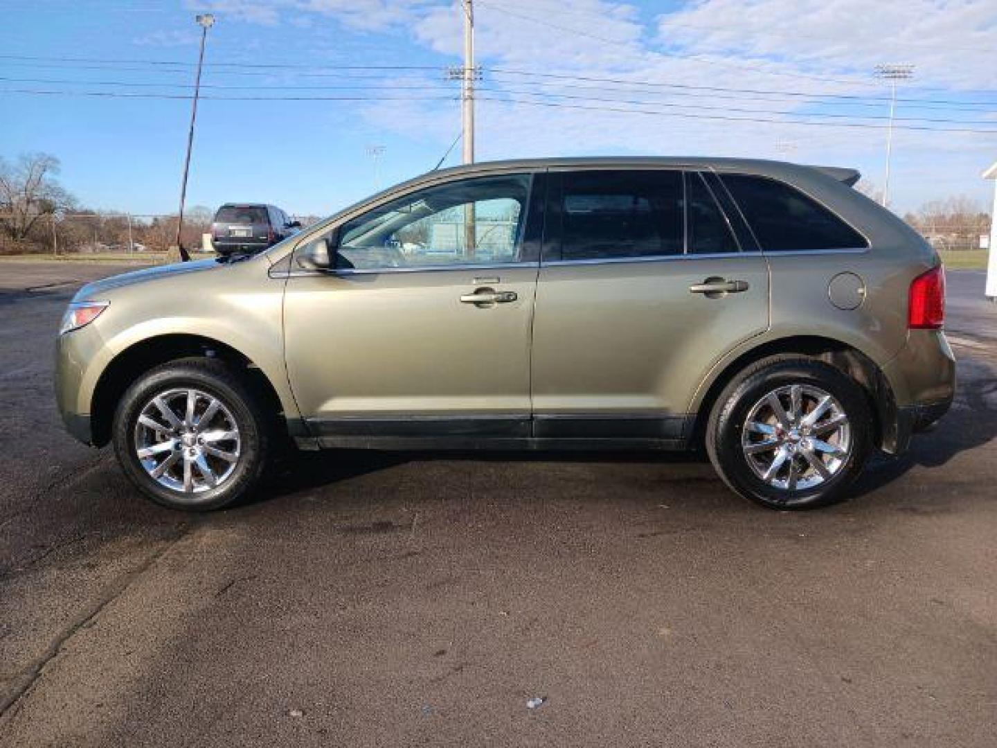 2013 Green Ford Edge Limited AWD (2FMDK4KC3DB) with an 3.5L V6 DOHC 24V engine, 6-Speed Automatic transmission, located at 1184 Kauffman Ave, Fairborn, OH, 45324, (937) 908-9800, 39.807365, -84.029114 - Photo#3