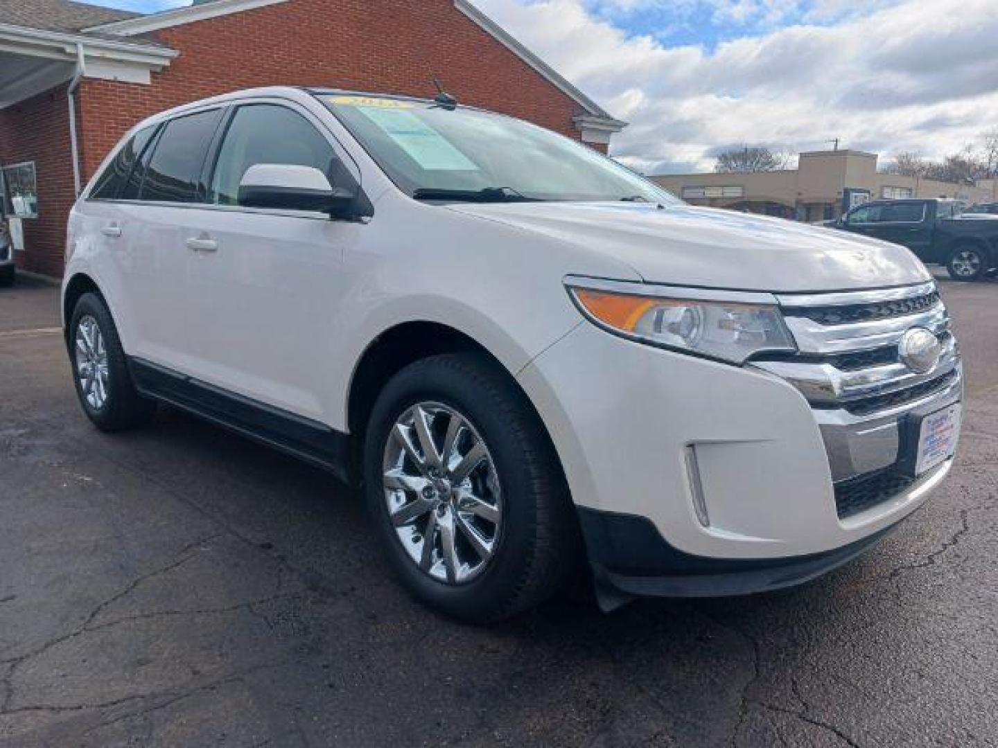 2013 White Platinum Tricoat Metallic Ford Edge Limited FWD (2FMDK3K96DB) with an 2.0L L4 DOHC 16V engine, 6-Speed Automatic transmission, located at 1184 Kauffman Ave, Fairborn, OH, 45324, (937) 908-9800, 39.807365, -84.029114 - Photo#0