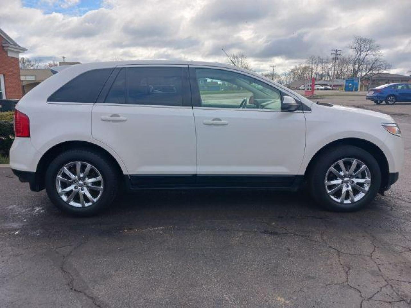 2013 White Platinum Tricoat Metallic Ford Edge Limited FWD (2FMDK3K96DB) with an 2.0L L4 DOHC 16V engine, 6-Speed Automatic transmission, located at 1184 Kauffman Ave, Fairborn, OH, 45324, (937) 908-9800, 39.807365, -84.029114 - Photo#3