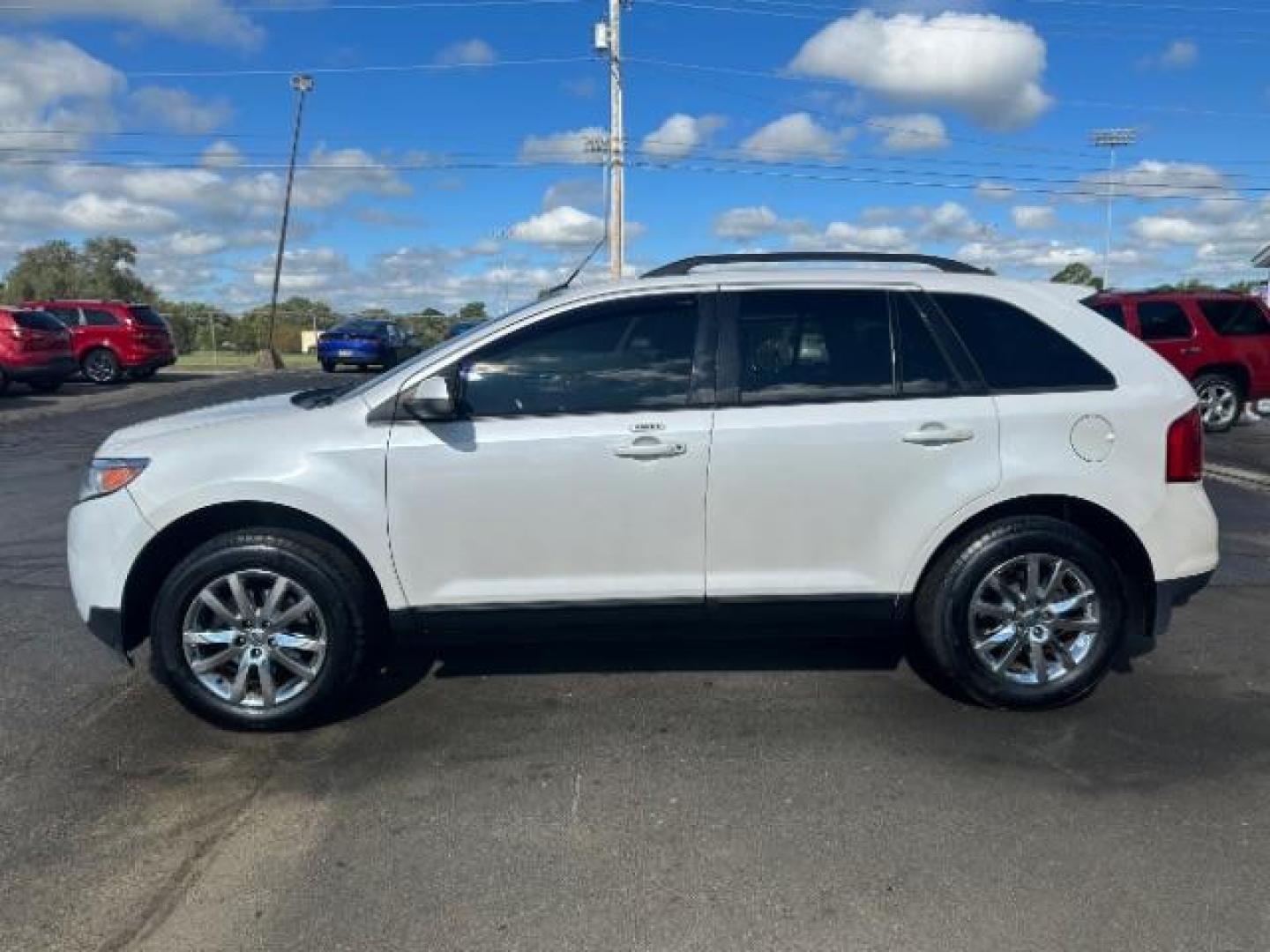 2013 White Suede Ford Edge SEL AWD (2FMDK4JCXDB) with an 3.5L V6 DOHC 24V engine, 6-Speed Automatic transmission, located at 4508 South Dixie Dr, Moraine, OH, 45439, (937) 908-9800, 39.690136, -84.216438 - Photo#4