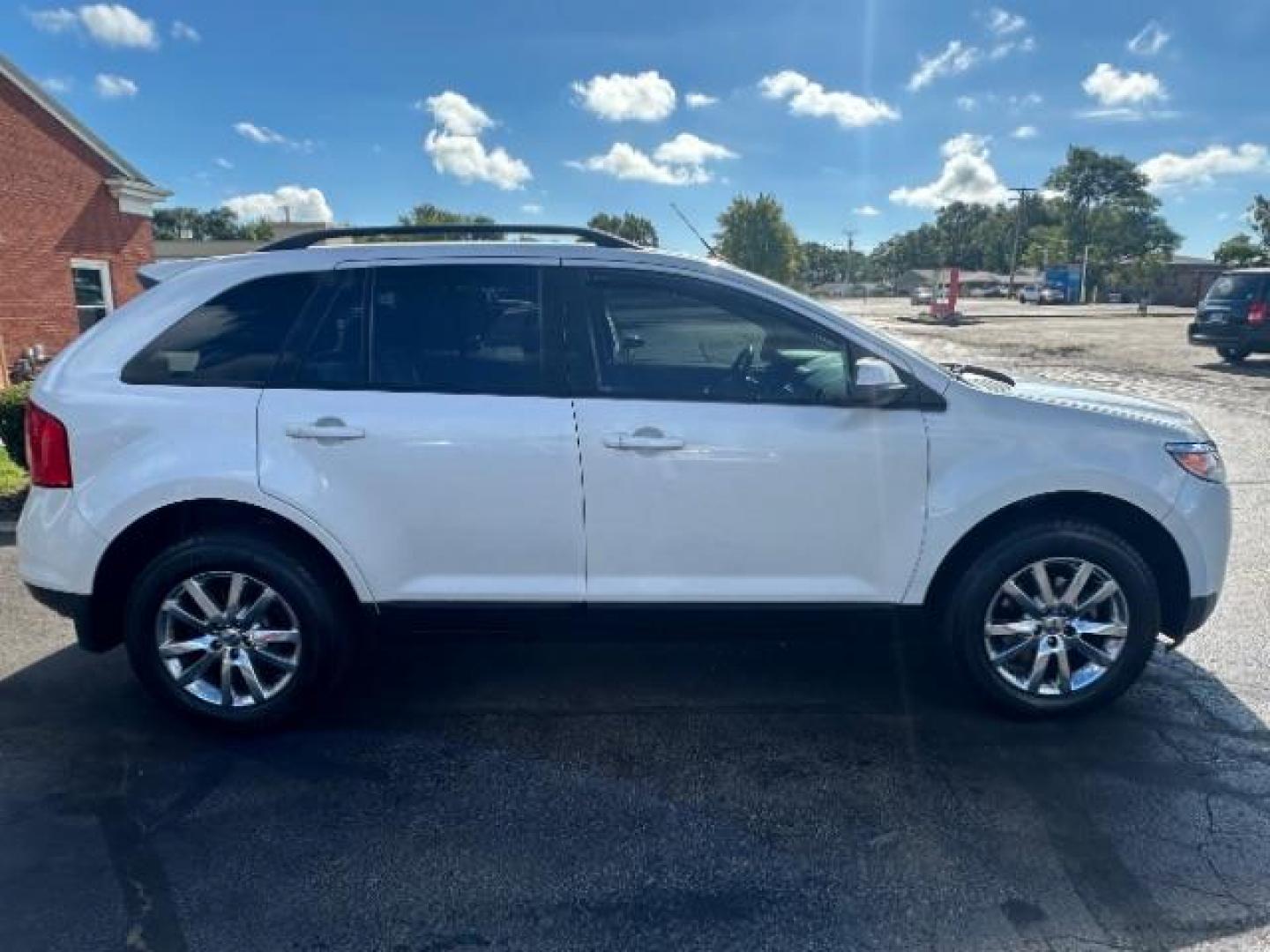 2013 White Suede Ford Edge SEL AWD (2FMDK4JCXDB) with an 3.5L V6 DOHC 24V engine, 6-Speed Automatic transmission, located at 4508 South Dixie Dr, Moraine, OH, 45439, (937) 908-9800, 39.690136, -84.216438 - Photo#5