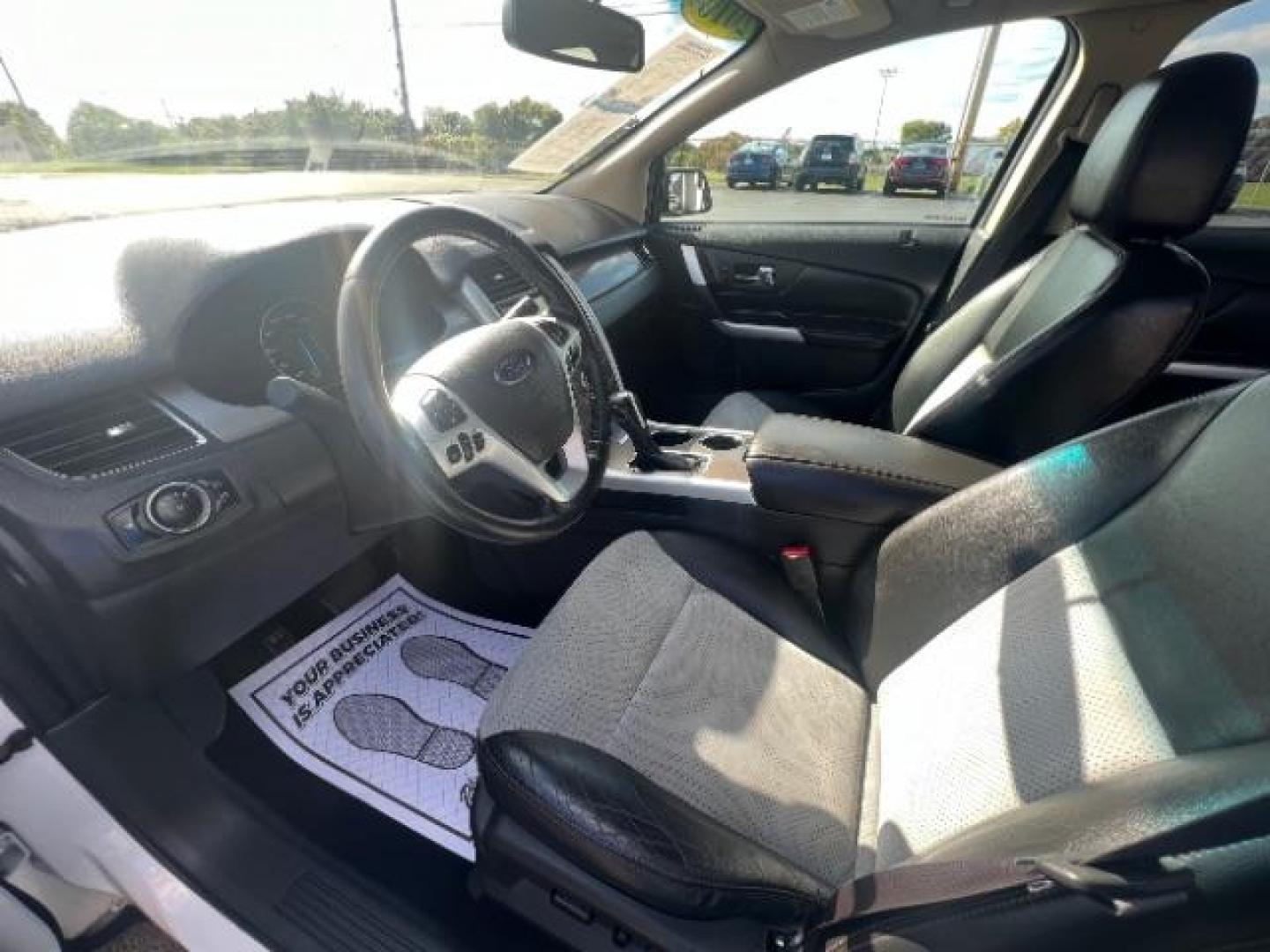 2013 White Platinum Tricoat Metallic Ford Edge SEL FWD (2FMDK3JC1DB) with an 3.5L V6 DOHC 24V engine, 6-Speed Automatic transmission, located at 1099 N County Rd 25A, OH, 45373, (937) 908-9800, 40.057079, -84.212883 - Photo#6