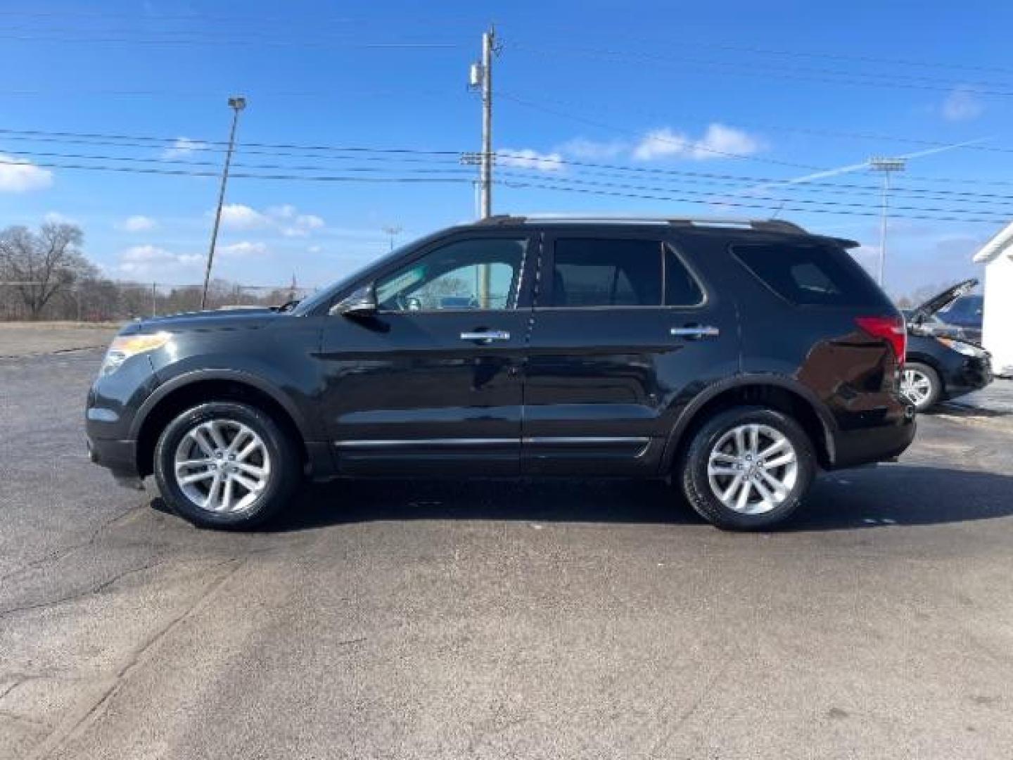 2013 Tuxedo Black Metallic Ford Explorer XLT 4WD (1FM5K8D83DG) with an 3.5L V6 DOHC 24V engine, 6-Speed Automatic transmission, located at 1951 S Dayton Lakeview Rd., New Carlisle, OH, 45344, (937) 908-9800, 39.890999, -84.050255 - Photo#3