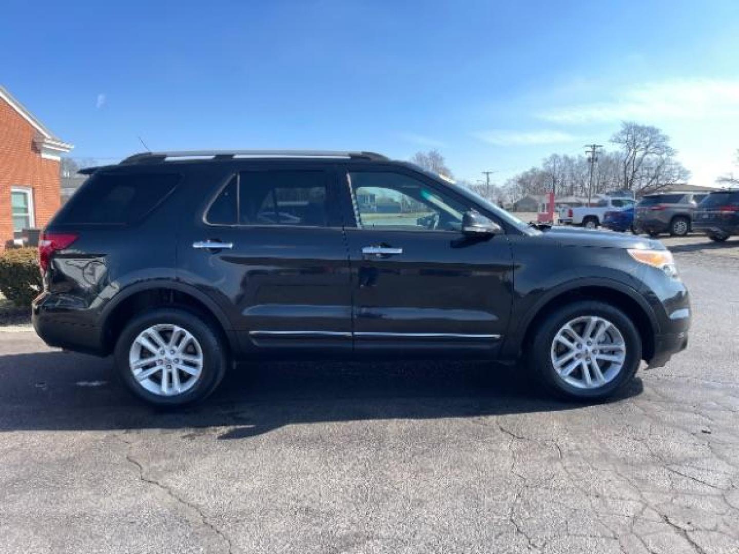 2013 Tuxedo Black Metallic Ford Explorer XLT 4WD (1FM5K8D83DG) with an 3.5L V6 DOHC 24V engine, 6-Speed Automatic transmission, located at 1951 S Dayton Lakeview Rd., New Carlisle, OH, 45344, (937) 908-9800, 39.890999, -84.050255 - Photo#4