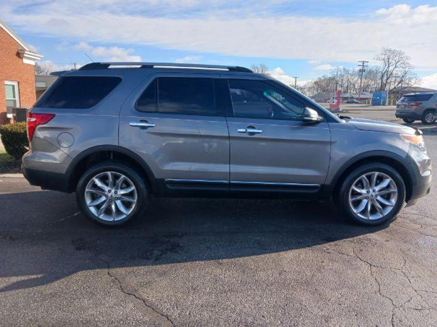 2013 Sterling Grey Metallic Ford Explorer Limited 4WD (1FM5K8F81DG) with an 3.5L V6 DOHC 24V engine, 6-Speed Automatic transmission, located at 1099 N County Rd 25A, OH, 45373, (937) 908-9800, 40.057079, -84.212883 - Photo#4