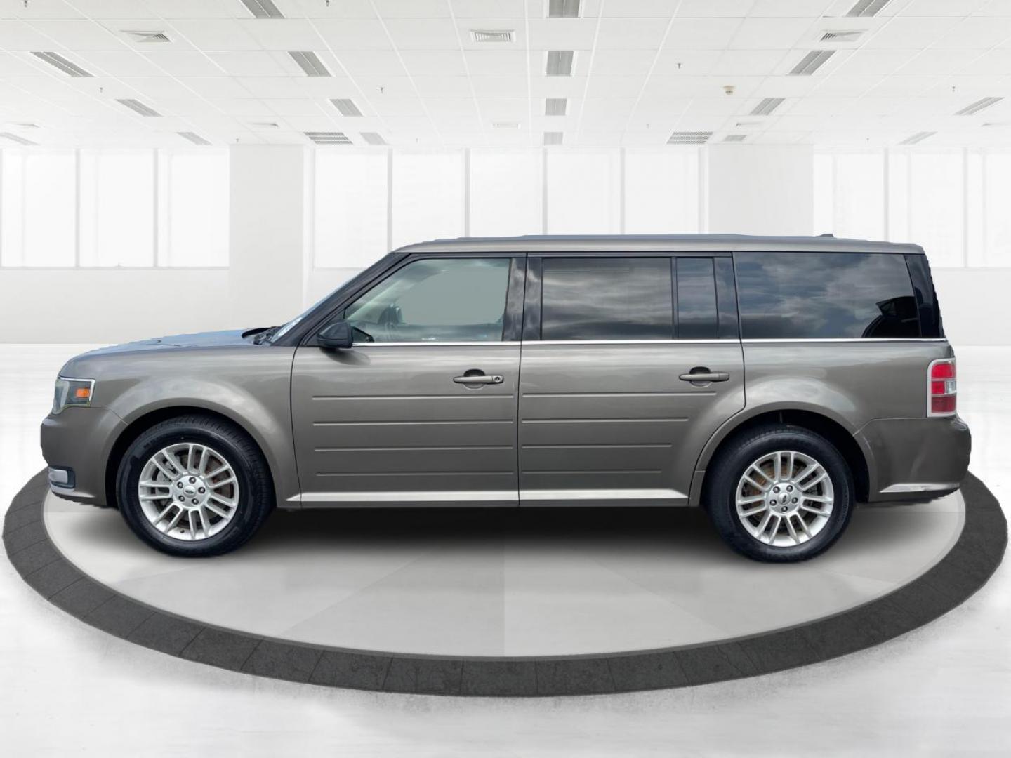 2013 Mineral Gray Metallic Ford Flex SEL FWD (2FMGK5C85DB) with an 3.5L V6 DOHC 24V engine, 6-Speed Automatic Overdrive transmission, located at 880 E. National Road, Vandalia, OH, 45377, (937) 908-9800, 39.892189, -84.181015 - Third Row - Photo#5